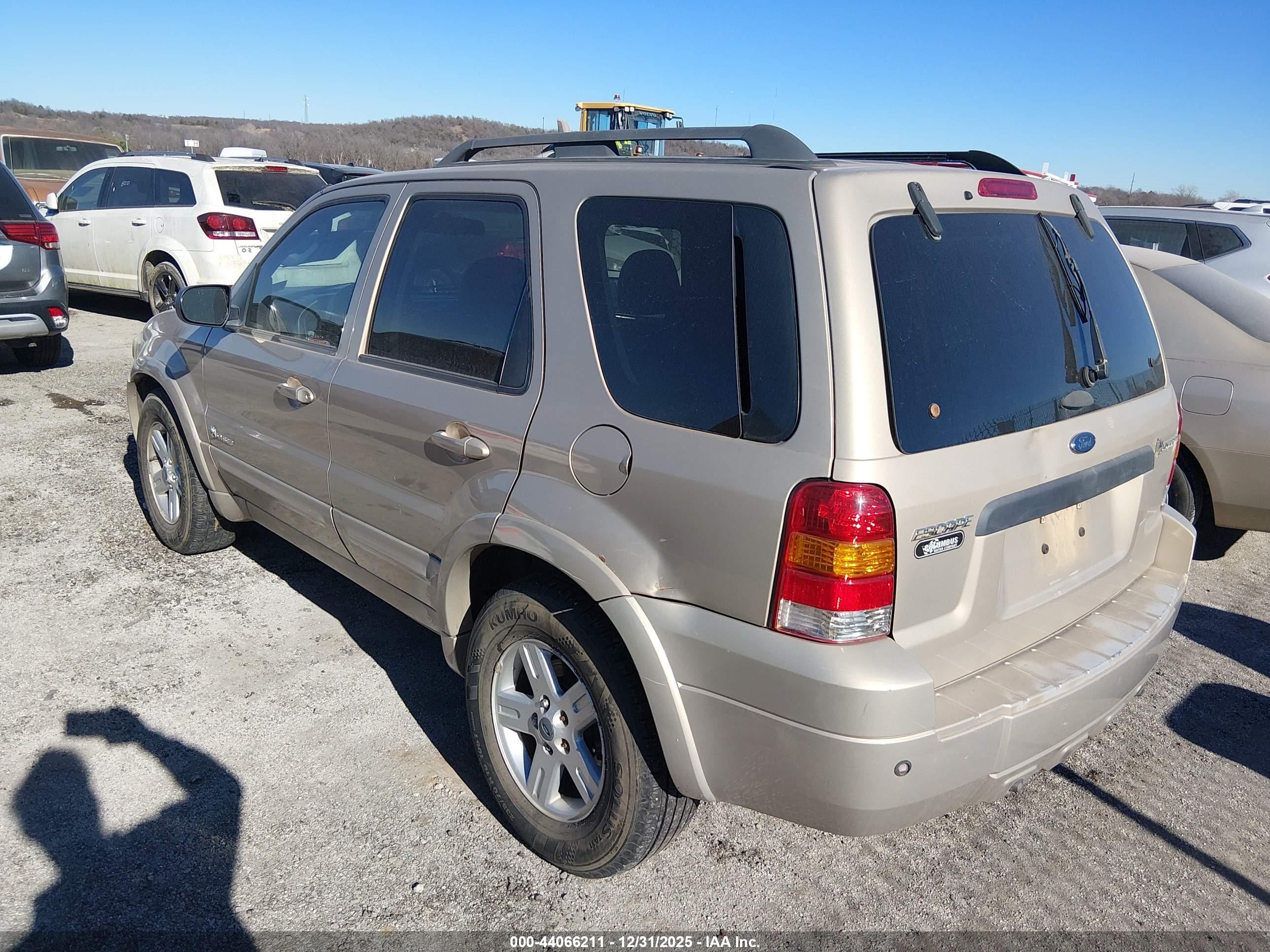 FORD ESCAPE image 3