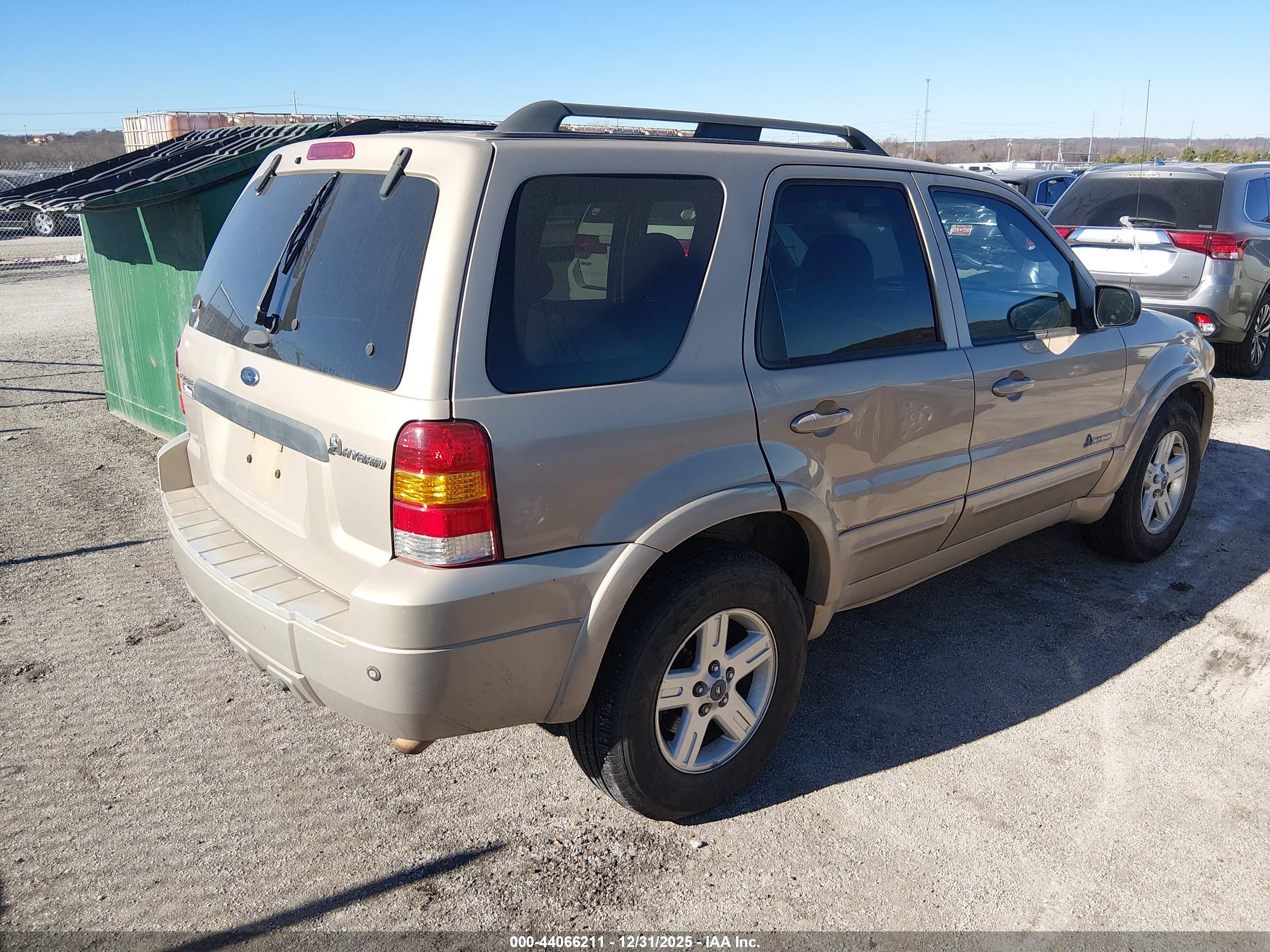 FORD ESCAPE image 4