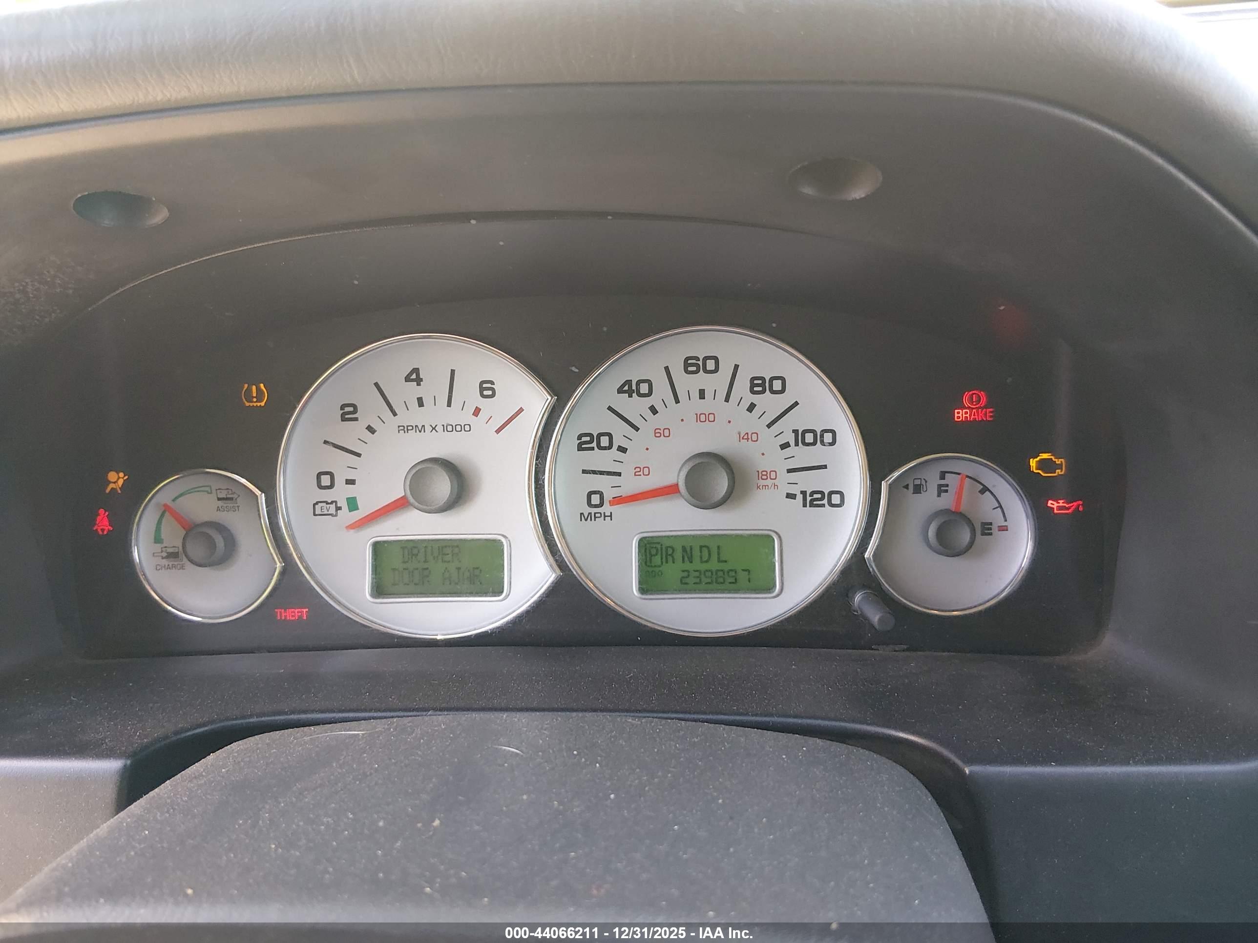 FORD ESCAPE image 7