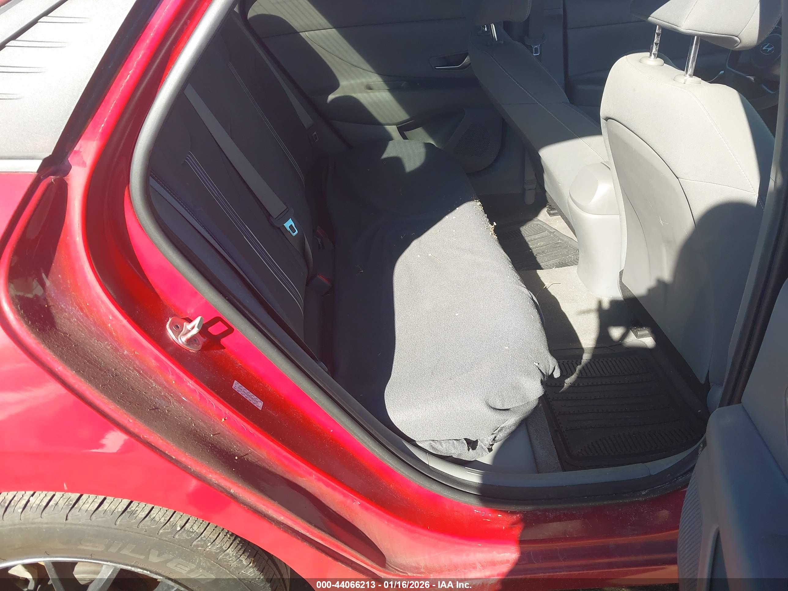HYUNDAI ELANTRA image 8
