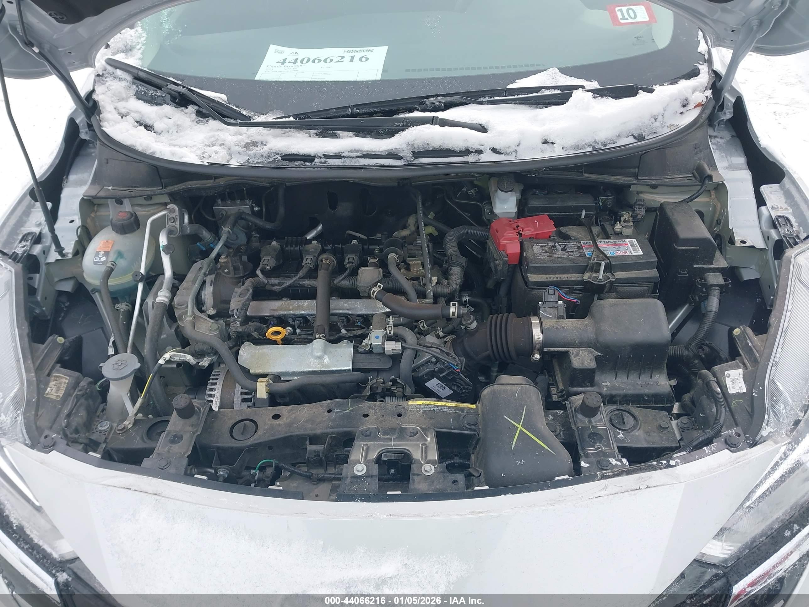 NISSAN VERSA image 10