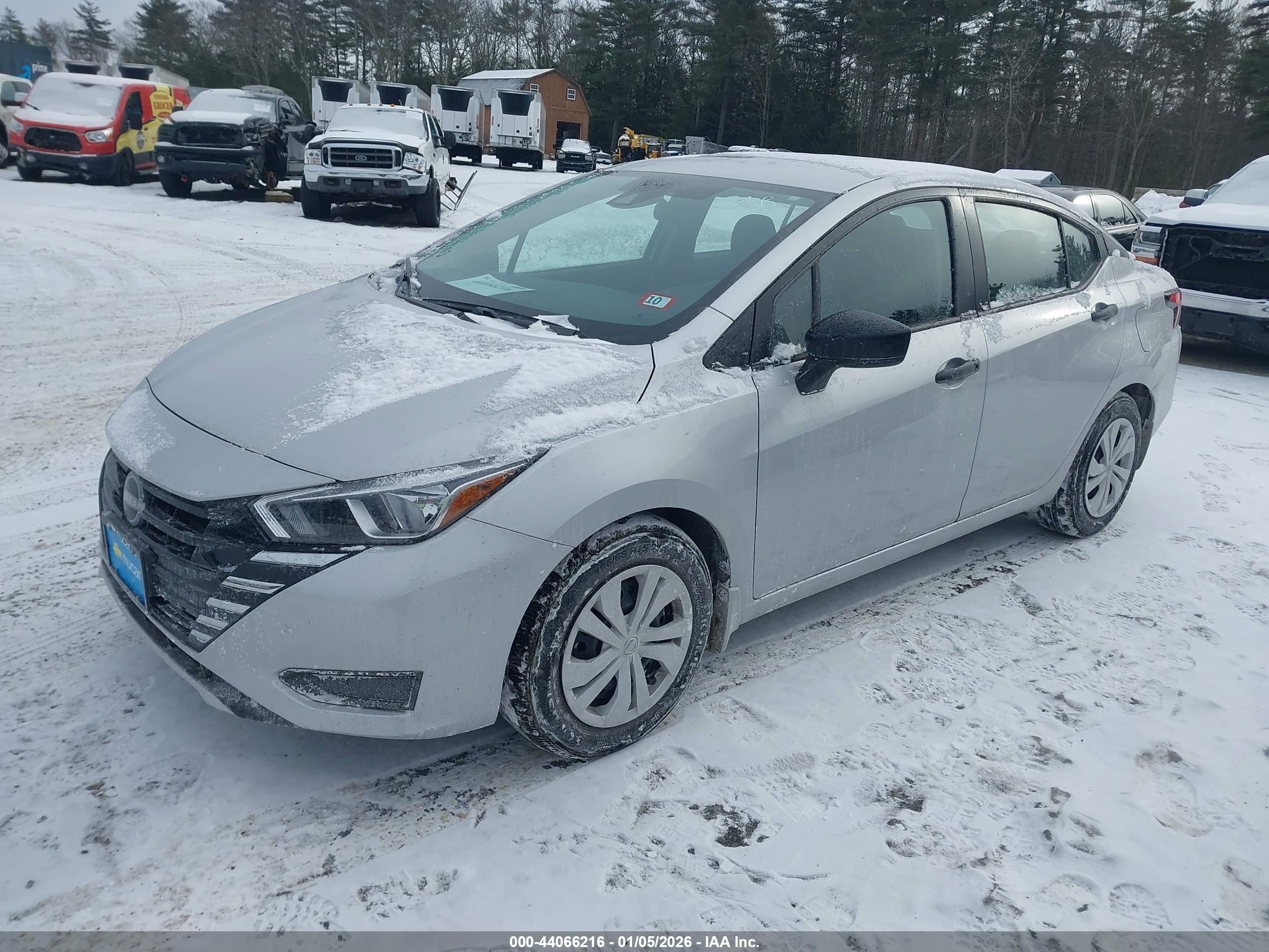 NISSAN VERSA image 2