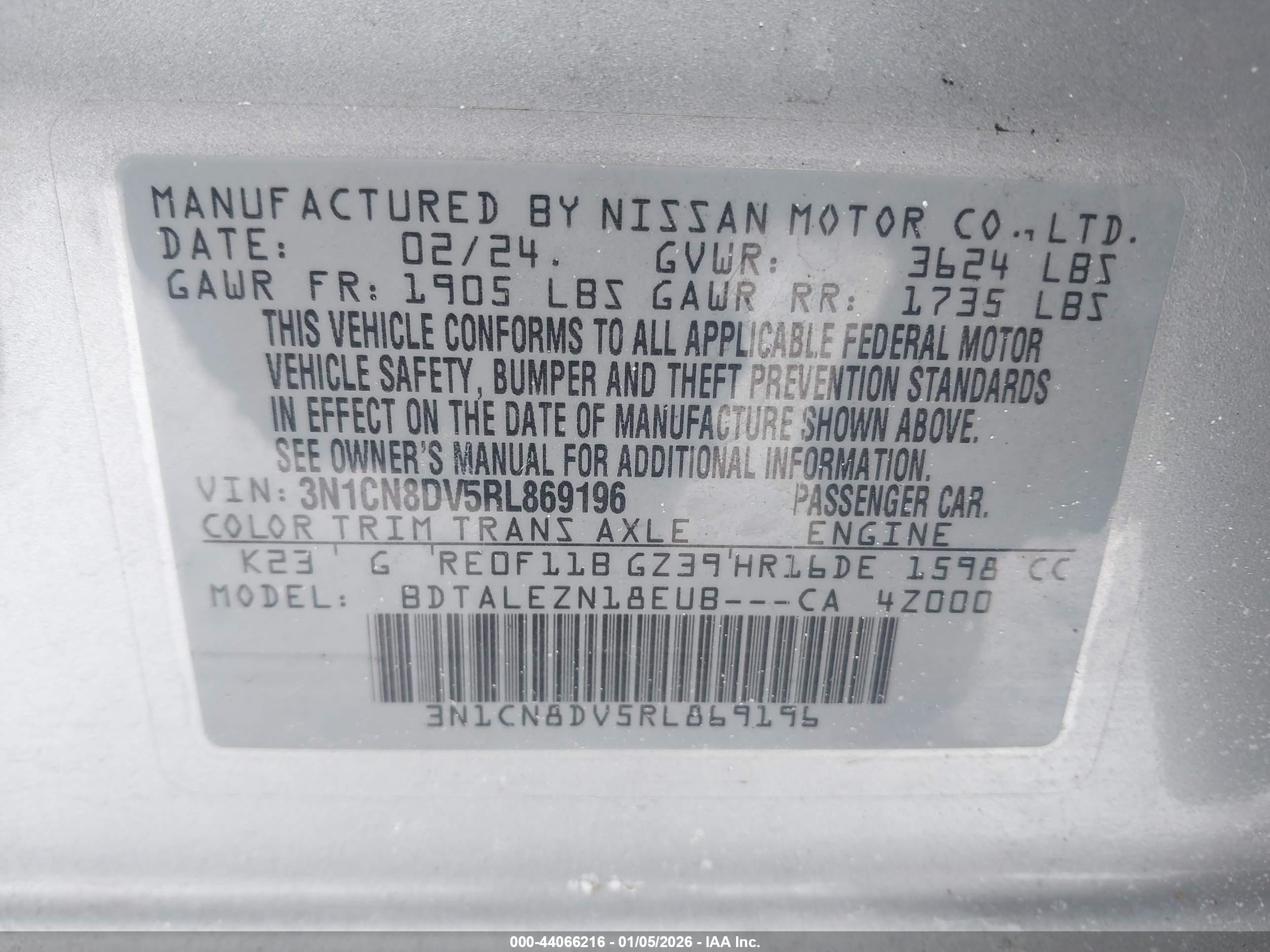 NISSAN VERSA image 9