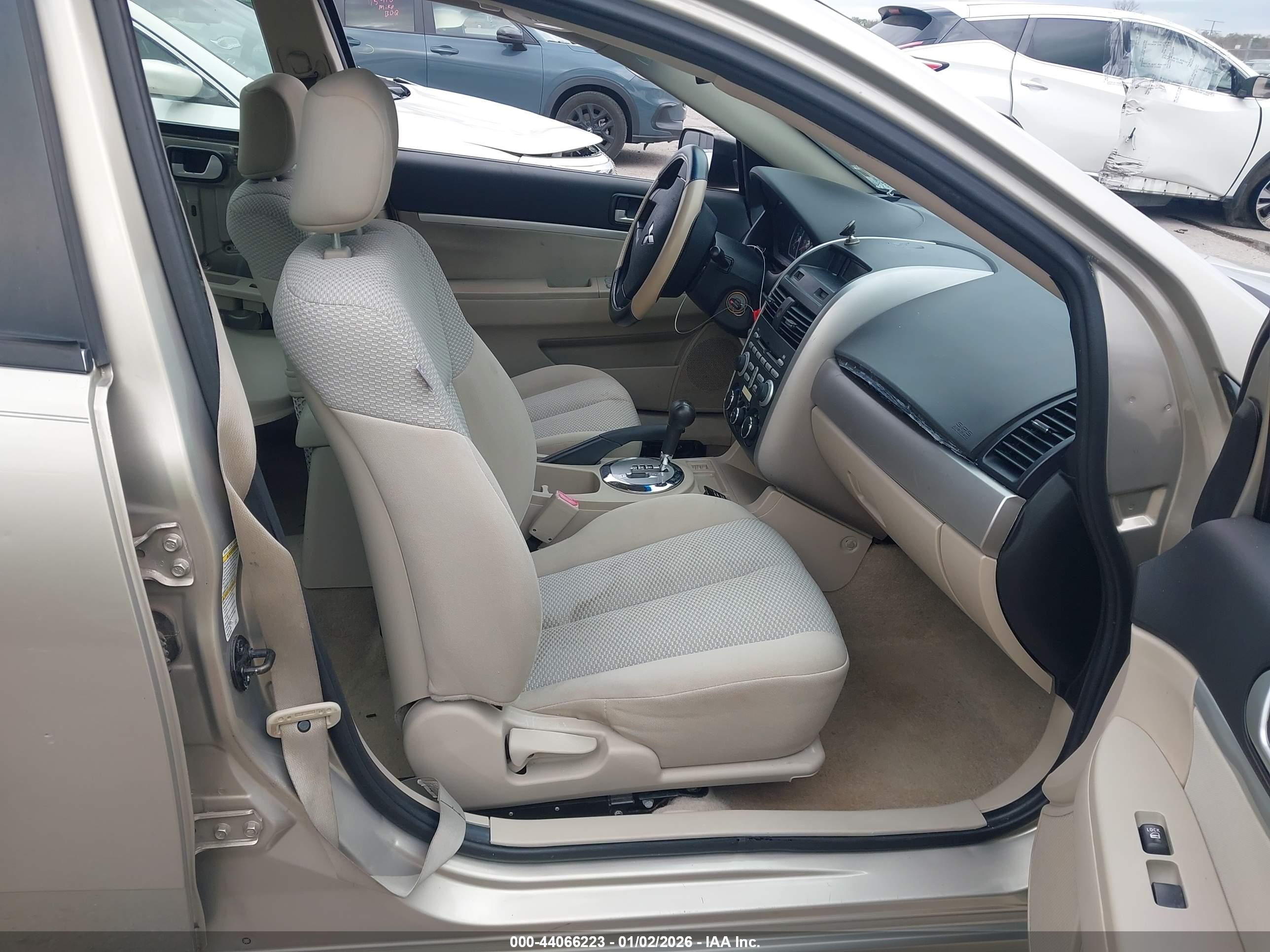 MITSUBISHI GALANT image 5