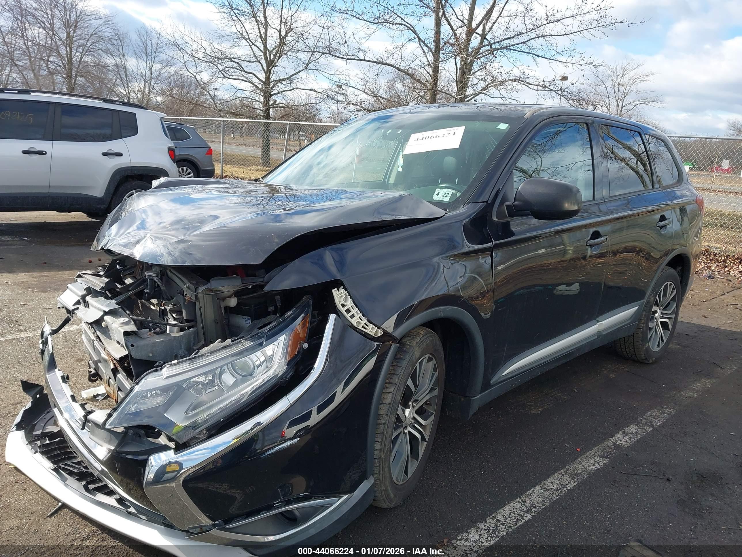 MITSUBISHI OUTLANDER image 2