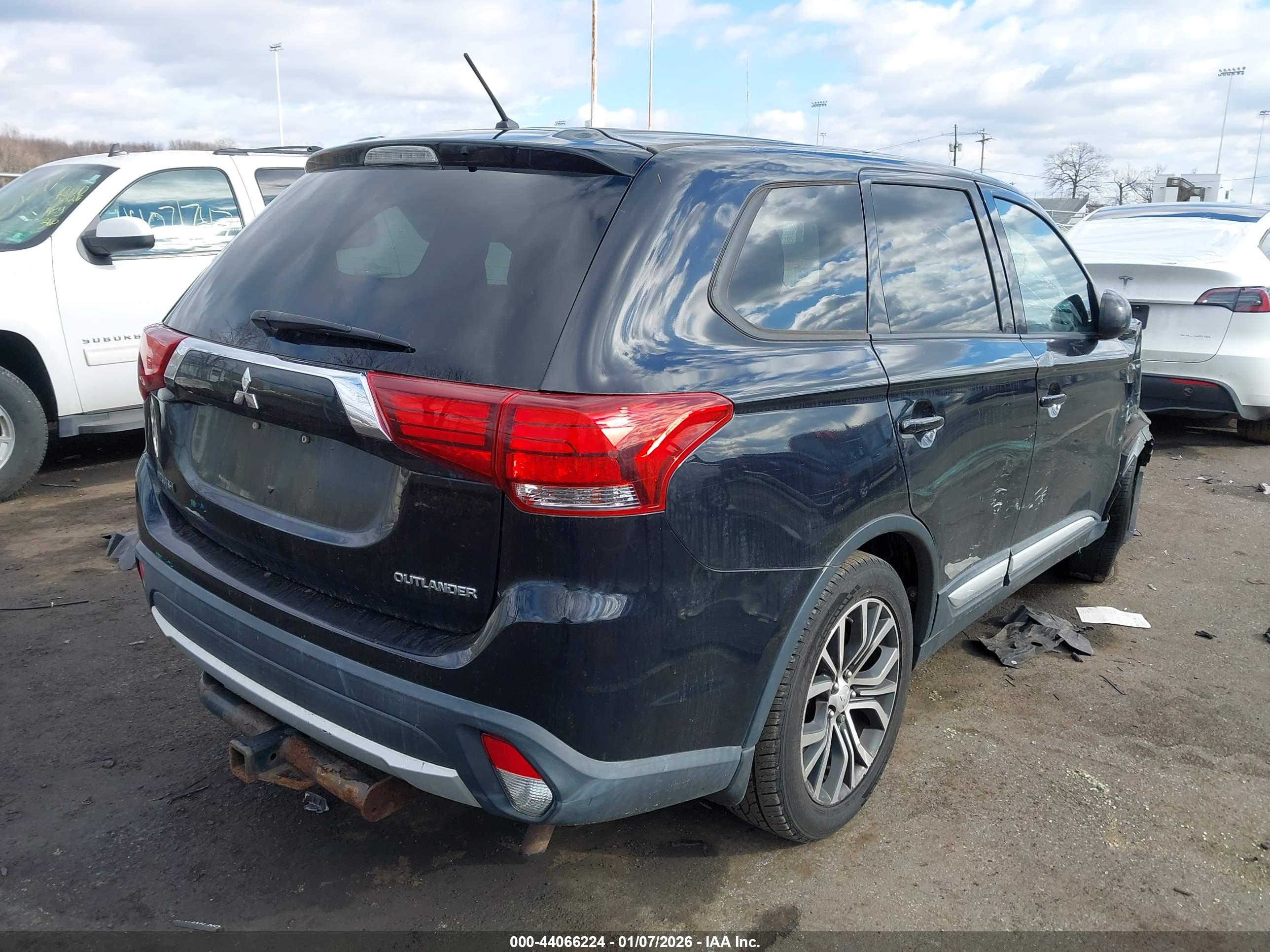 MITSUBISHI OUTLANDER image 4