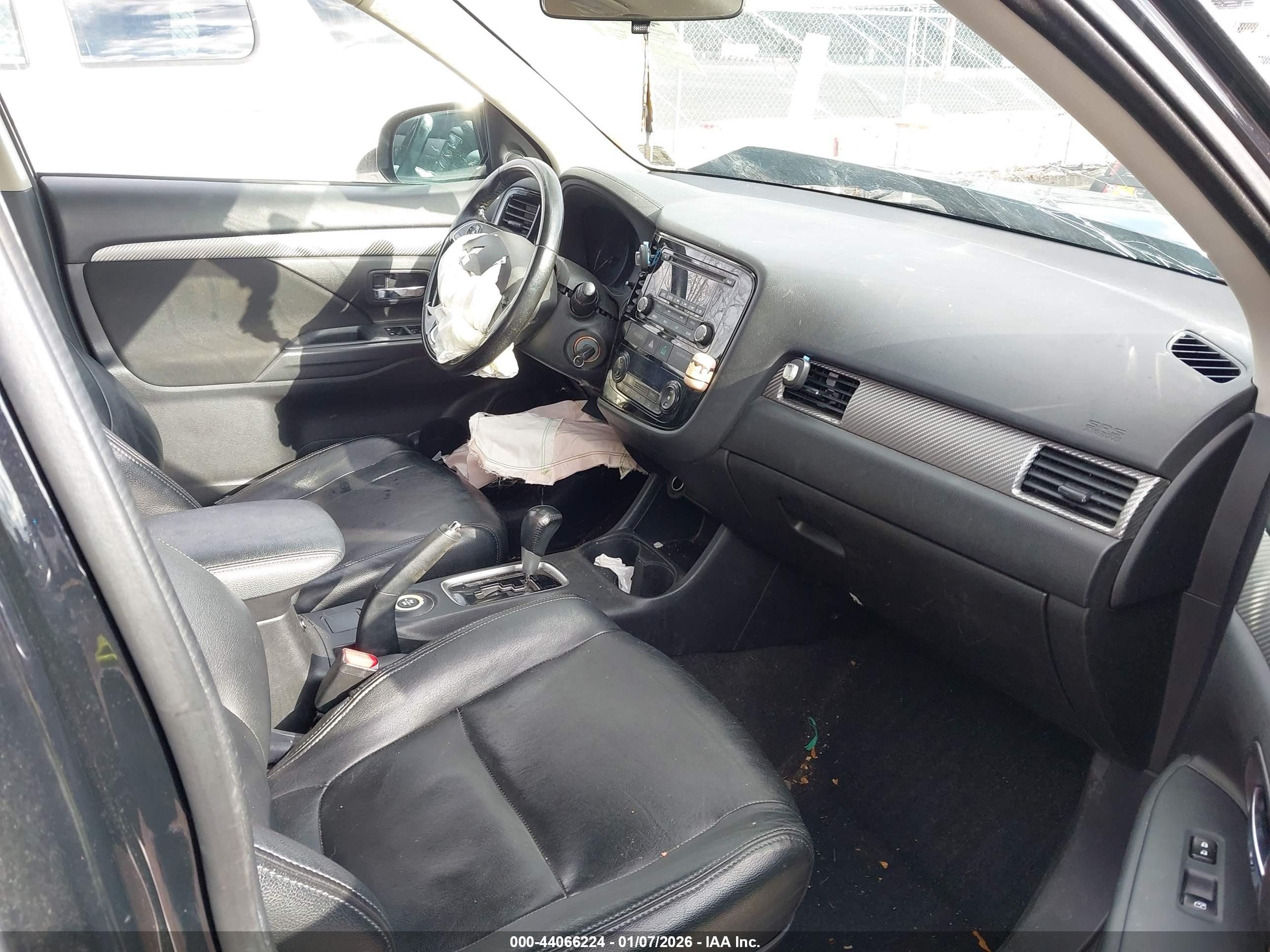 MITSUBISHI OUTLANDER image 5
