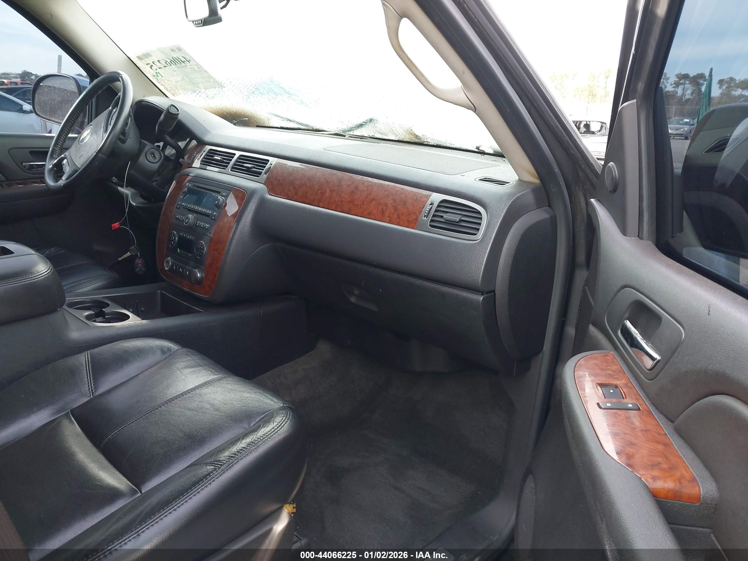 CHEVROLET TAHOE image 5