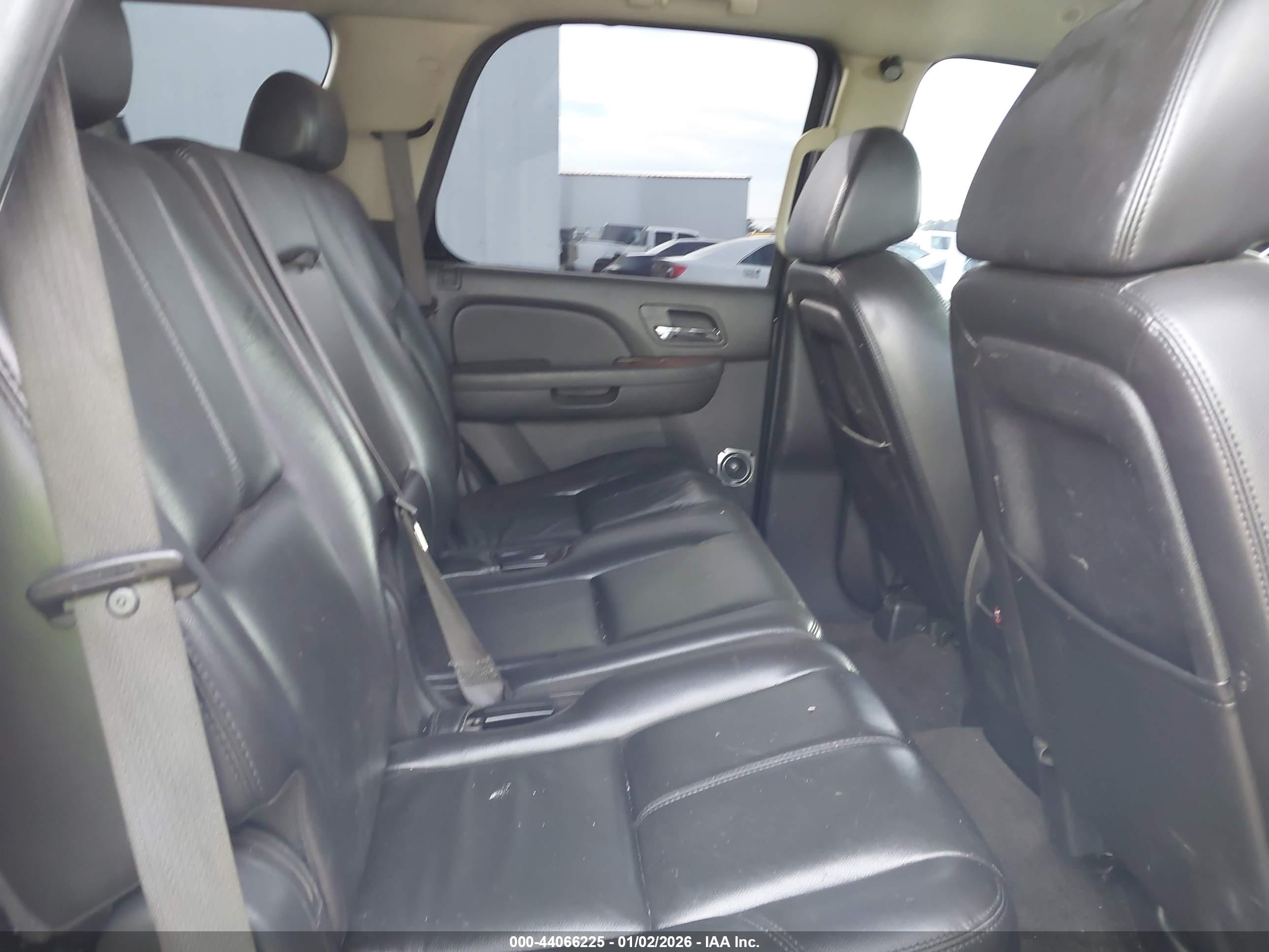 CHEVROLET TAHOE image 8