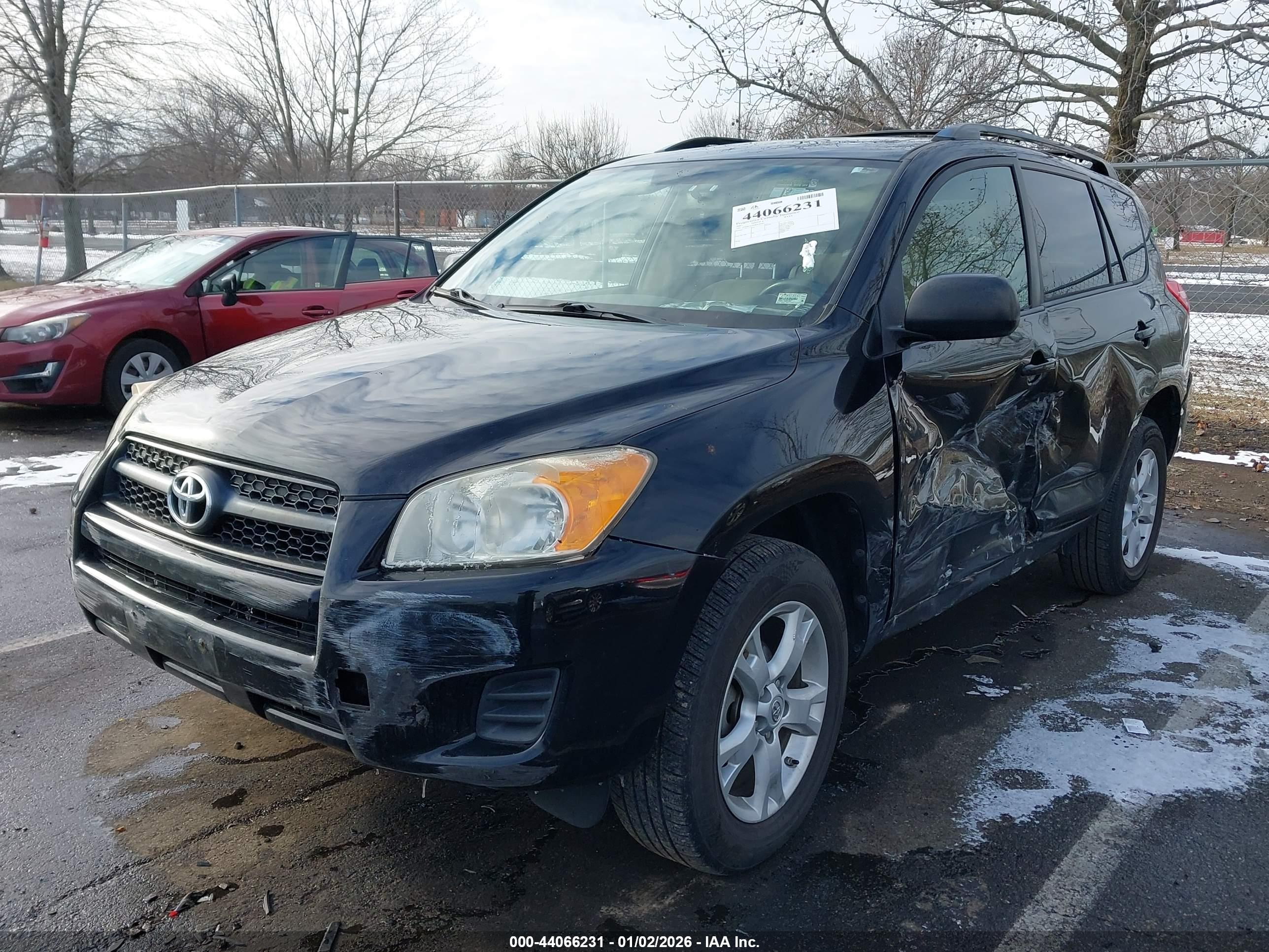 TOYOTA RAV4 image 2