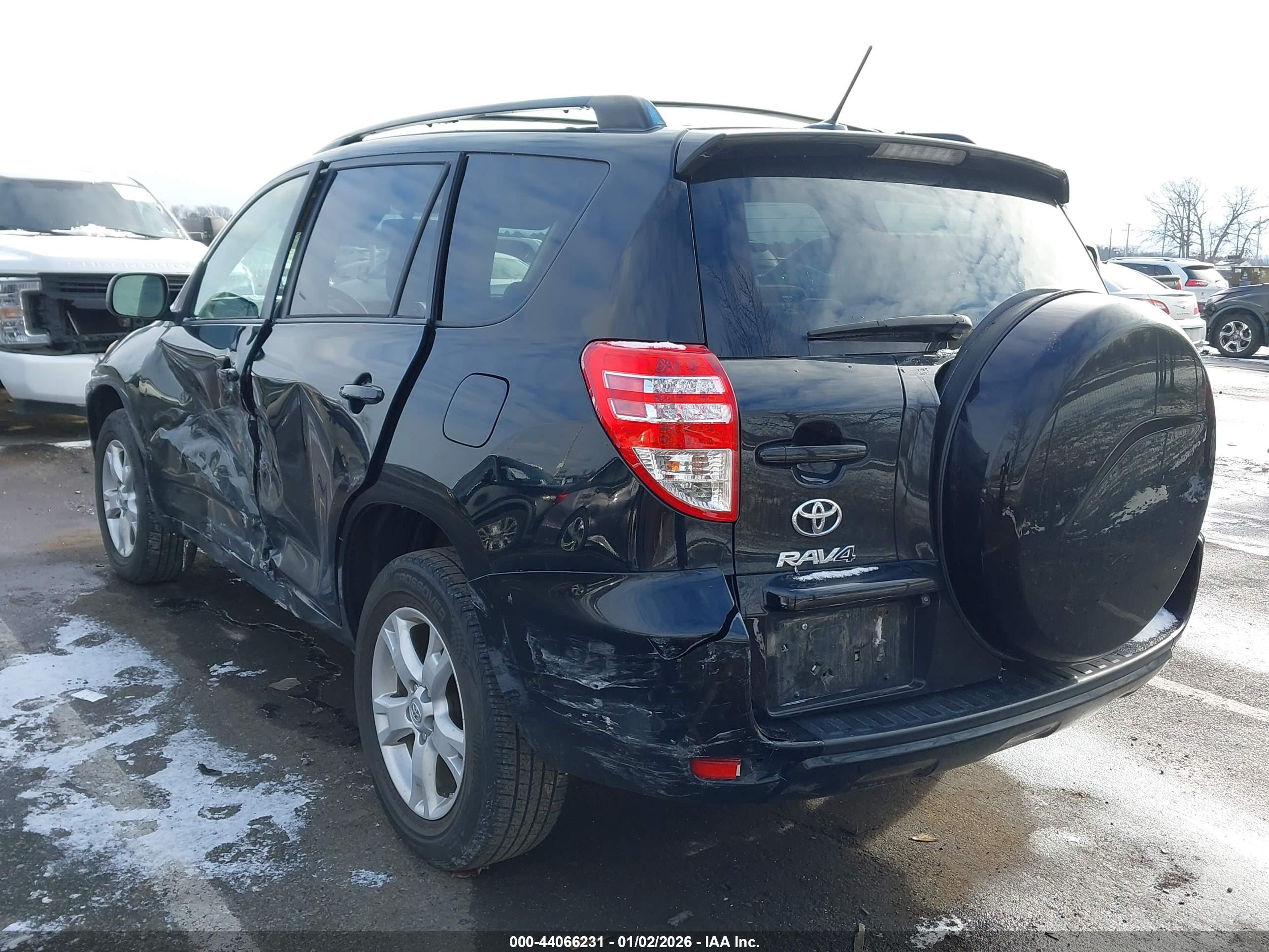 TOYOTA RAV4 image 3