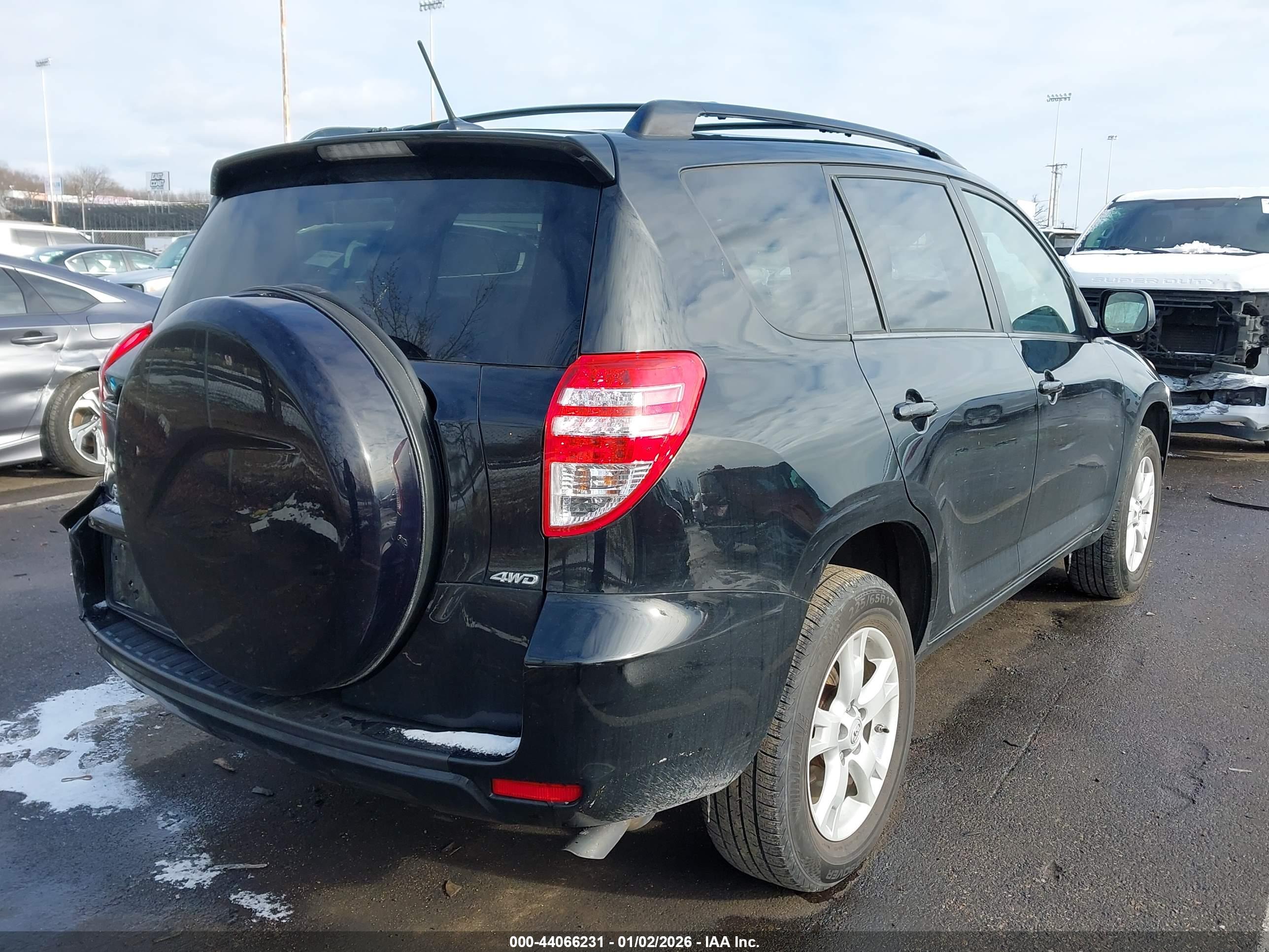 TOYOTA RAV4 image 4