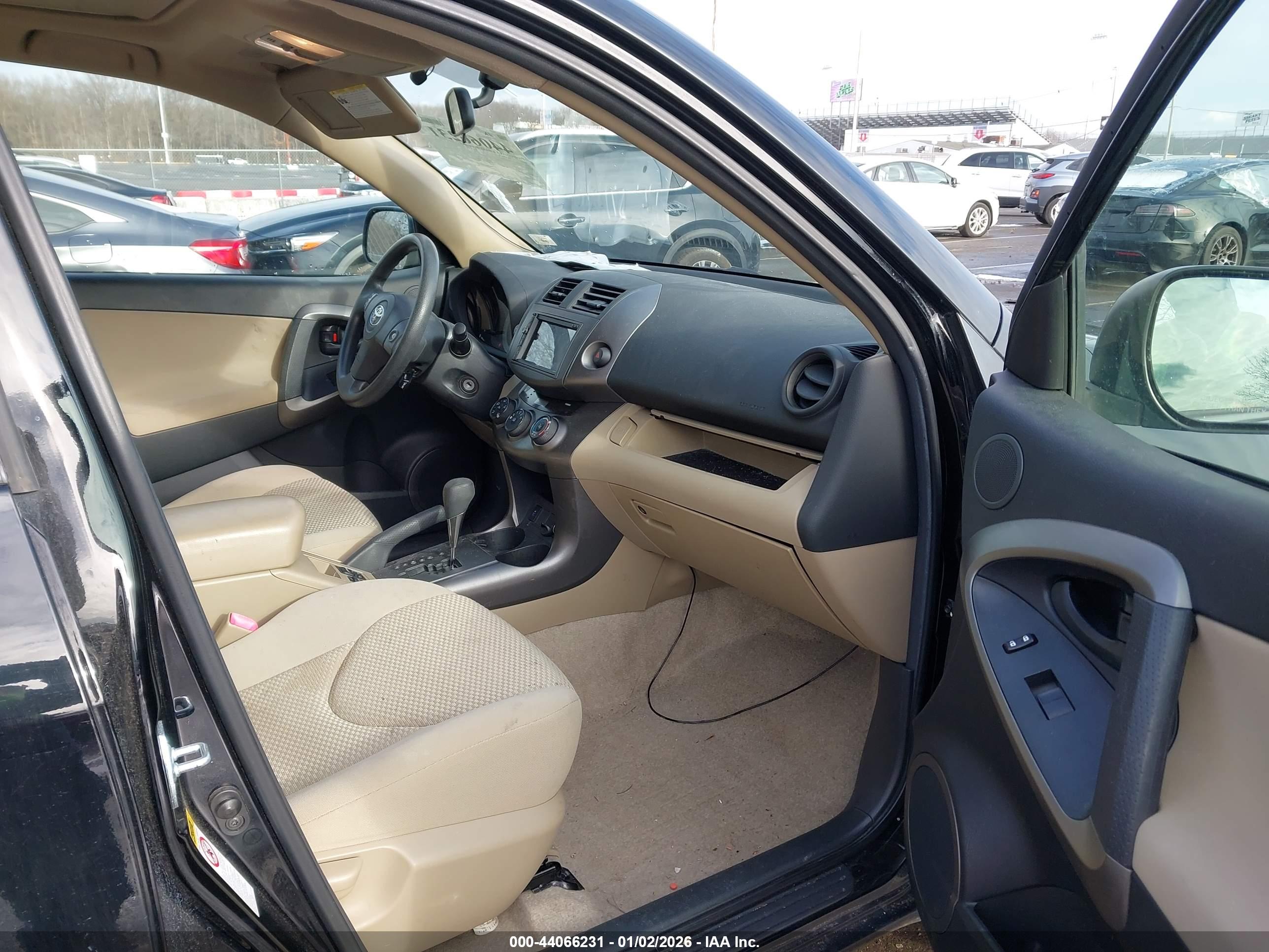 TOYOTA RAV4 image 5
