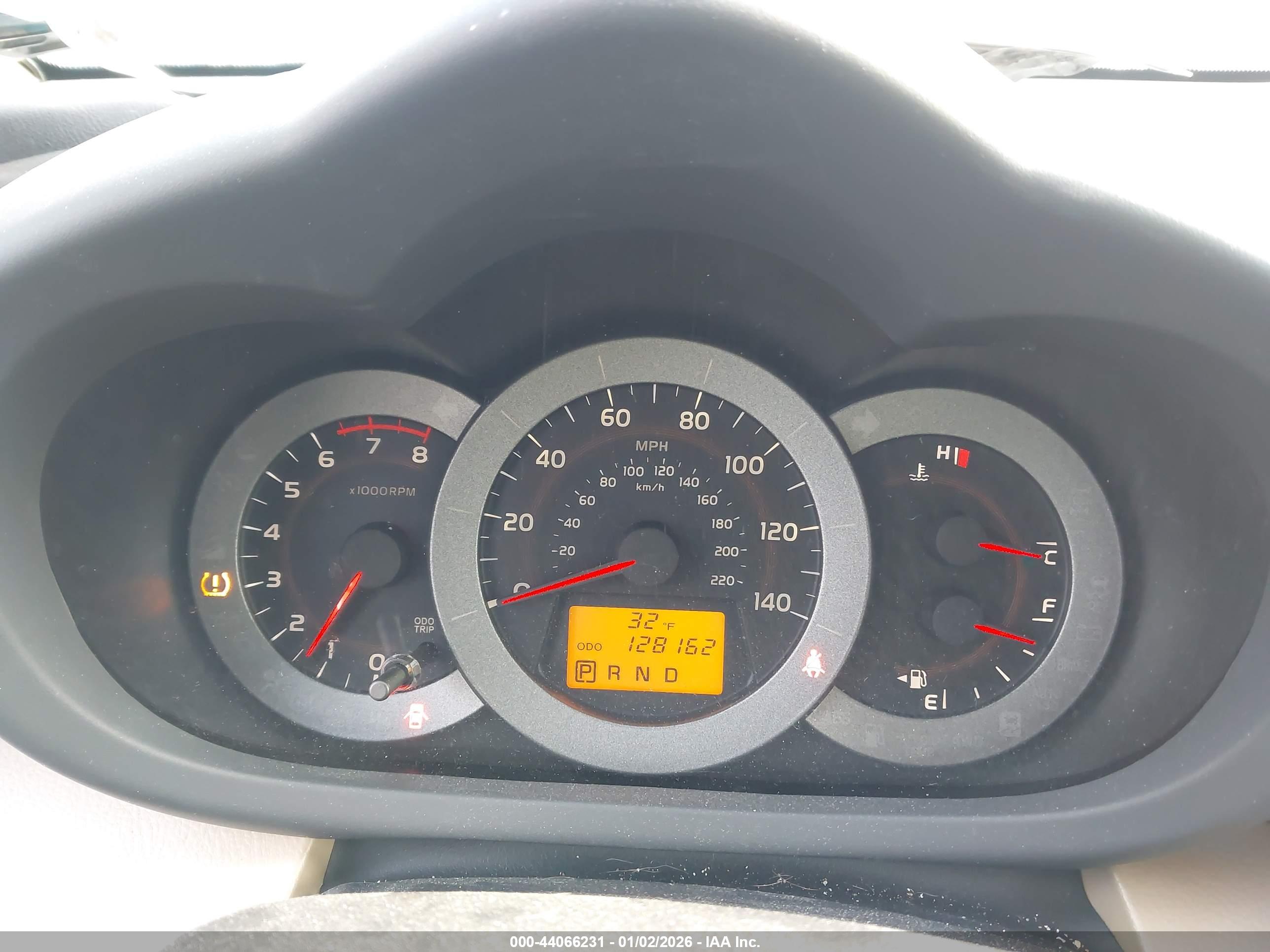 TOYOTA RAV4 image 7