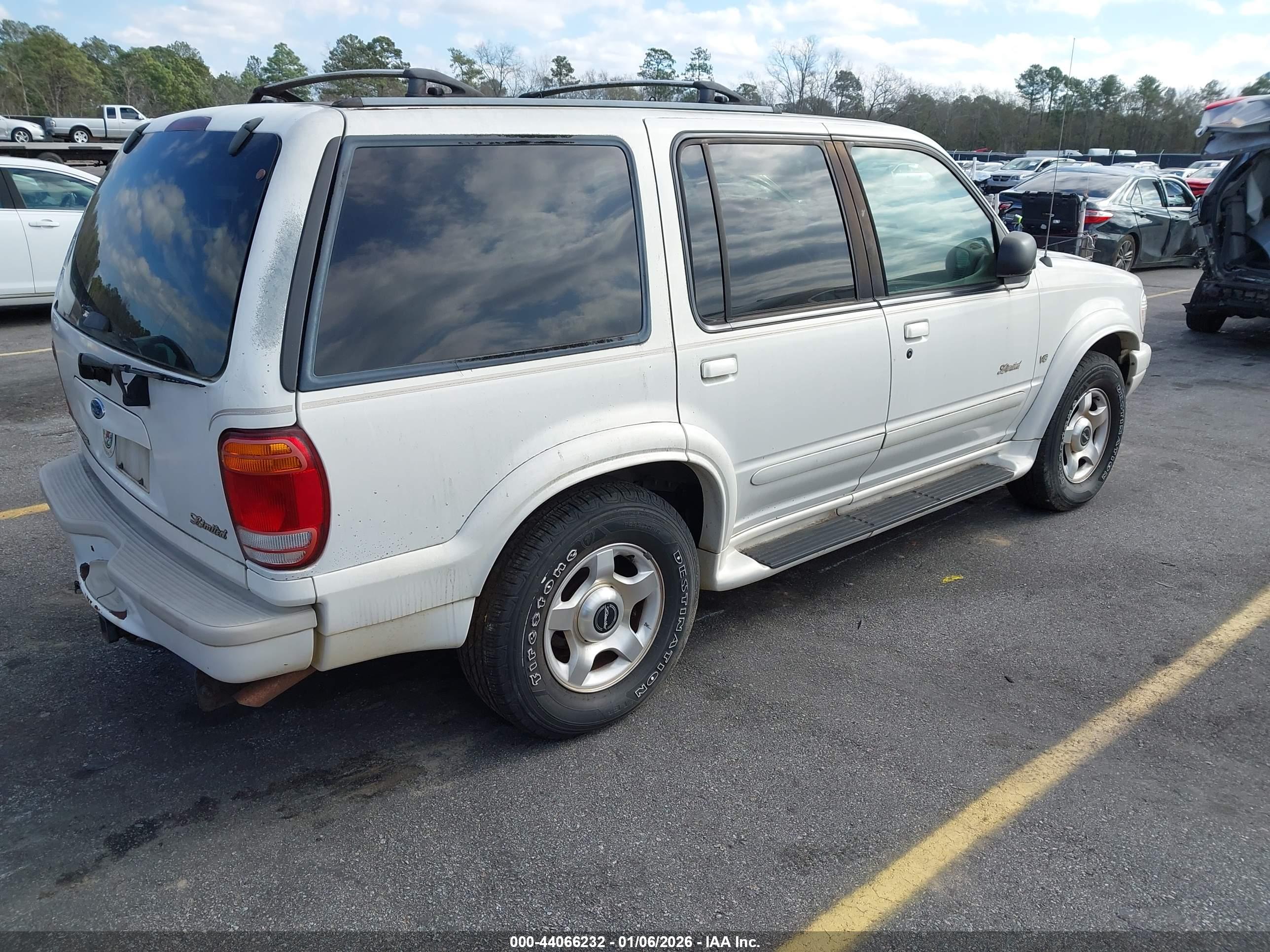 FORD EXPLORER image 4