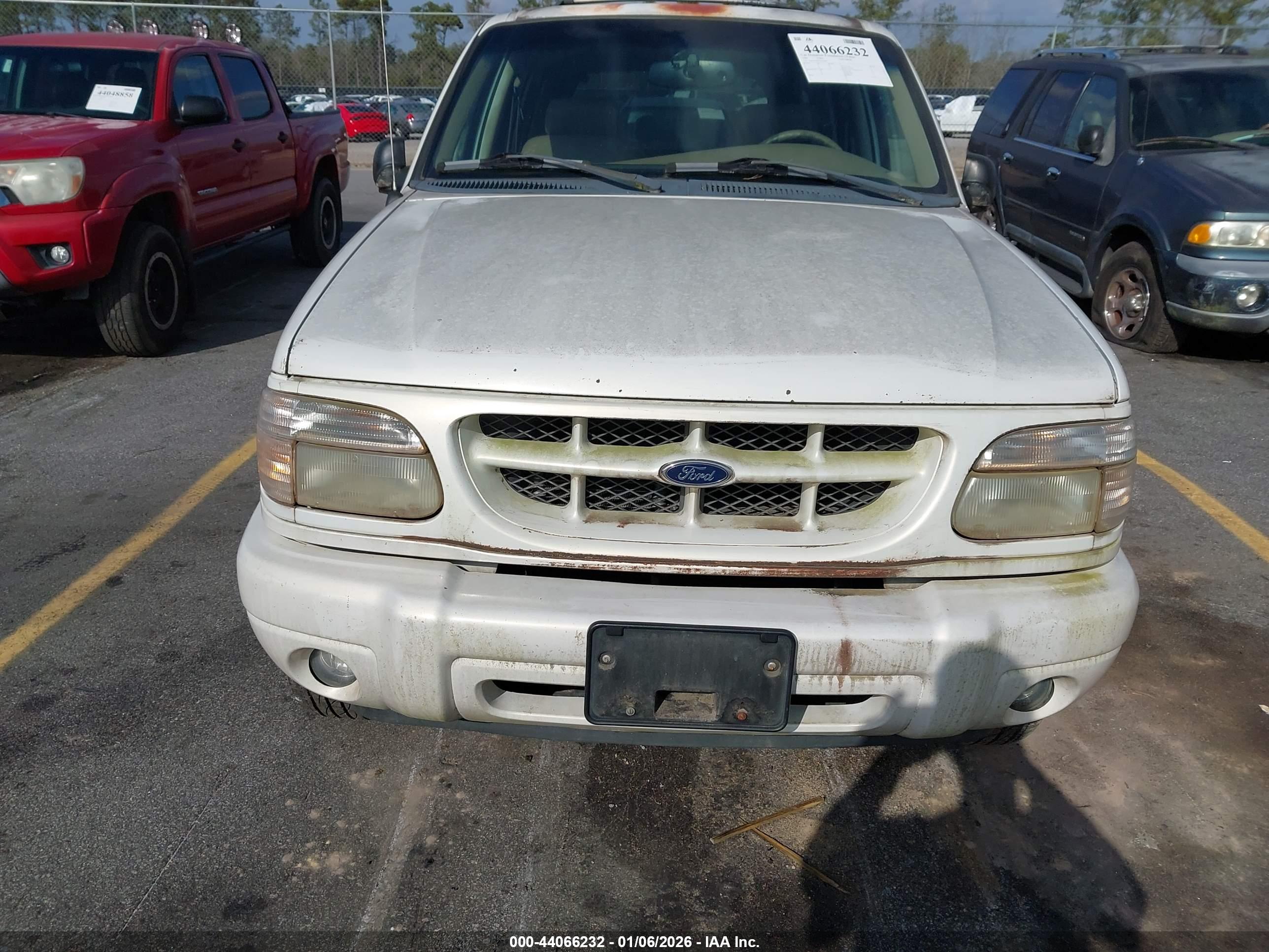 FORD EXPLORER image 6