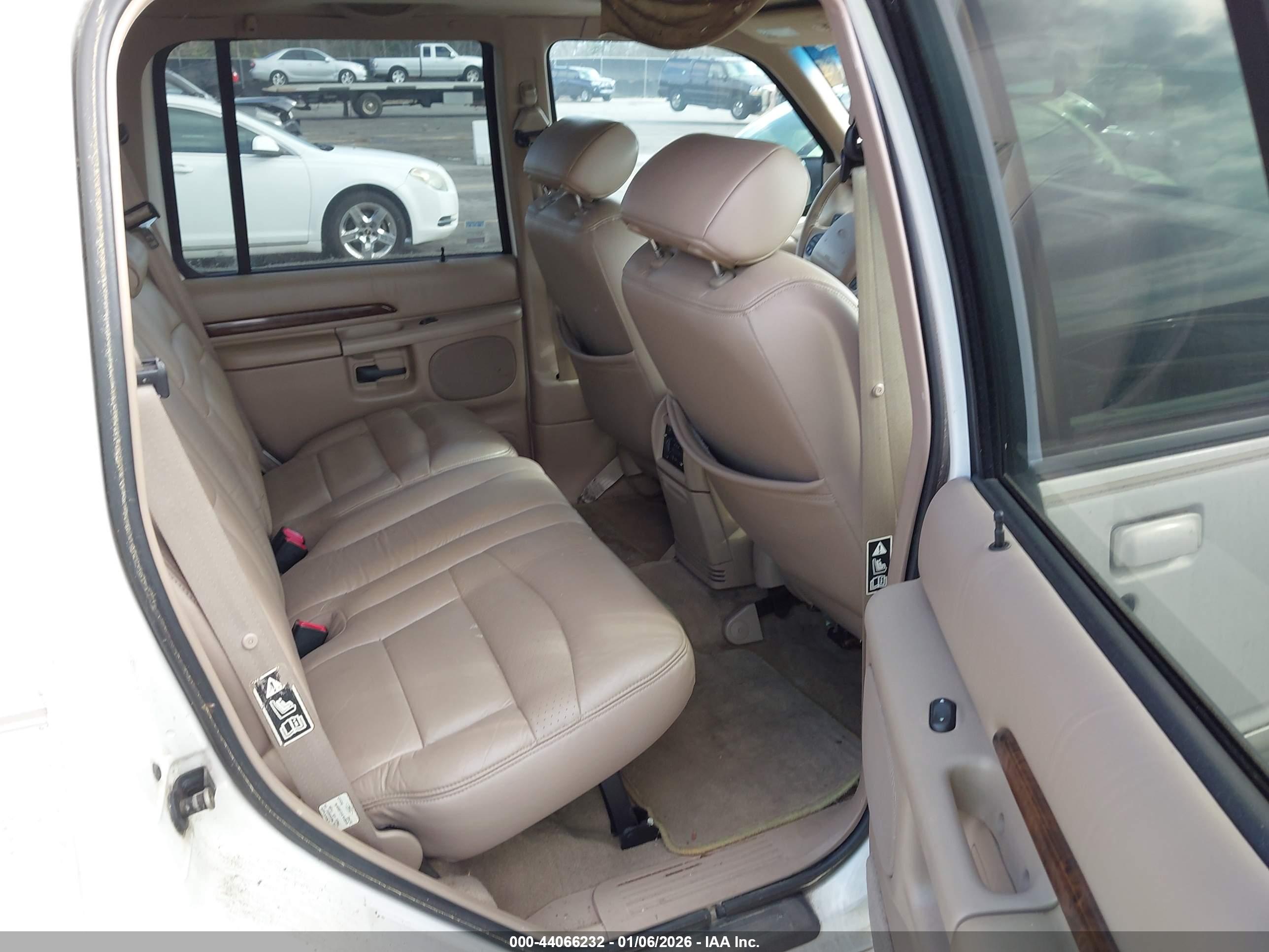 FORD EXPLORER image 8