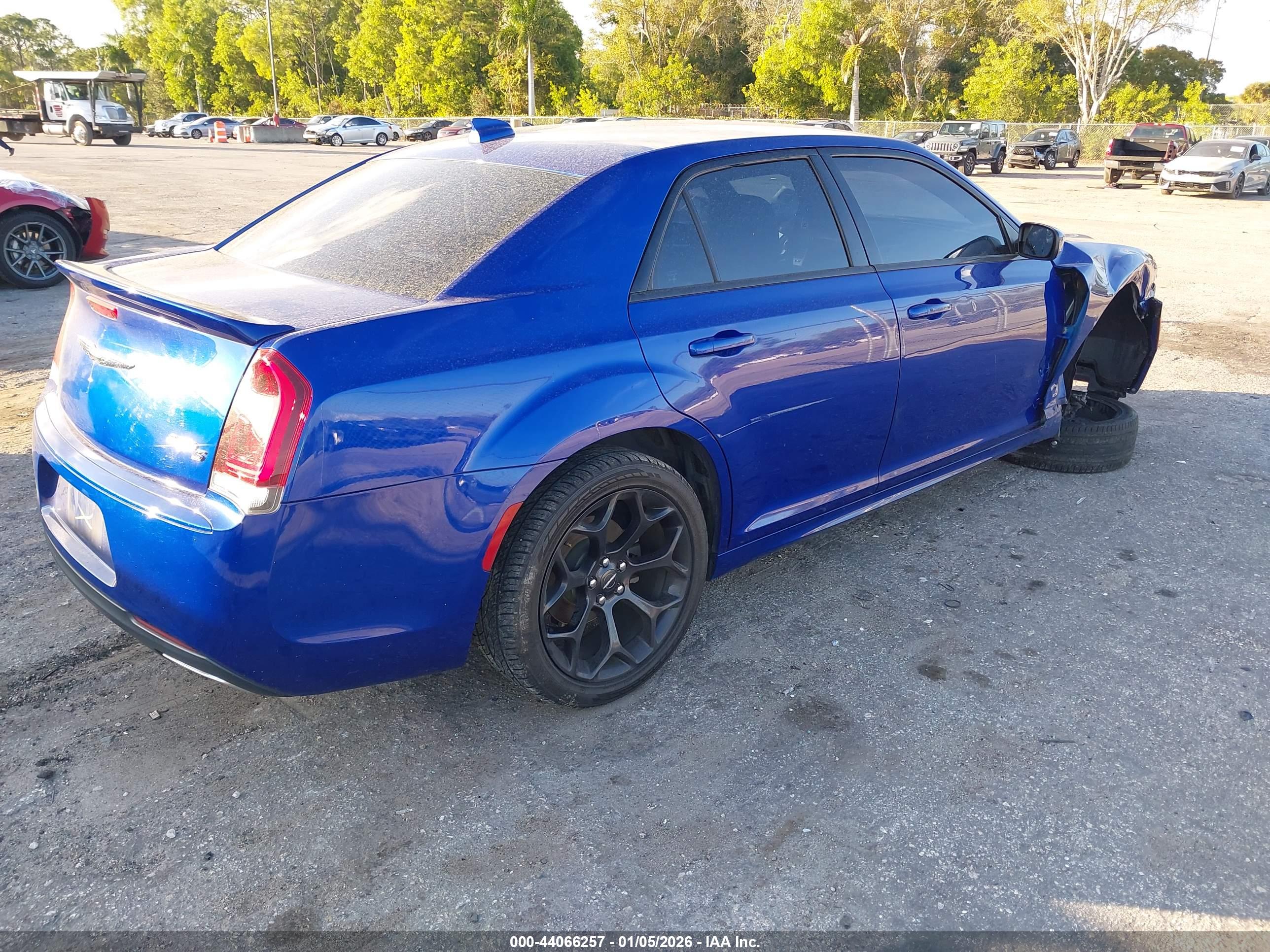 CHRYSLER 300 image 4