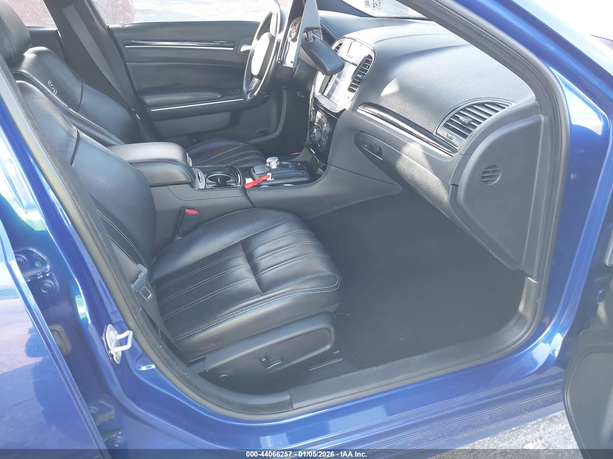 CHRYSLER 300 image 5