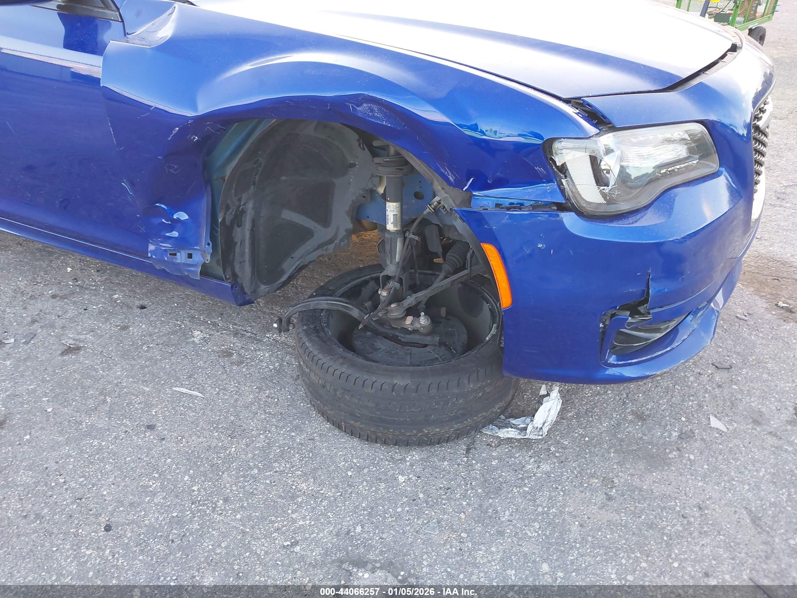 CHRYSLER 300 image 6