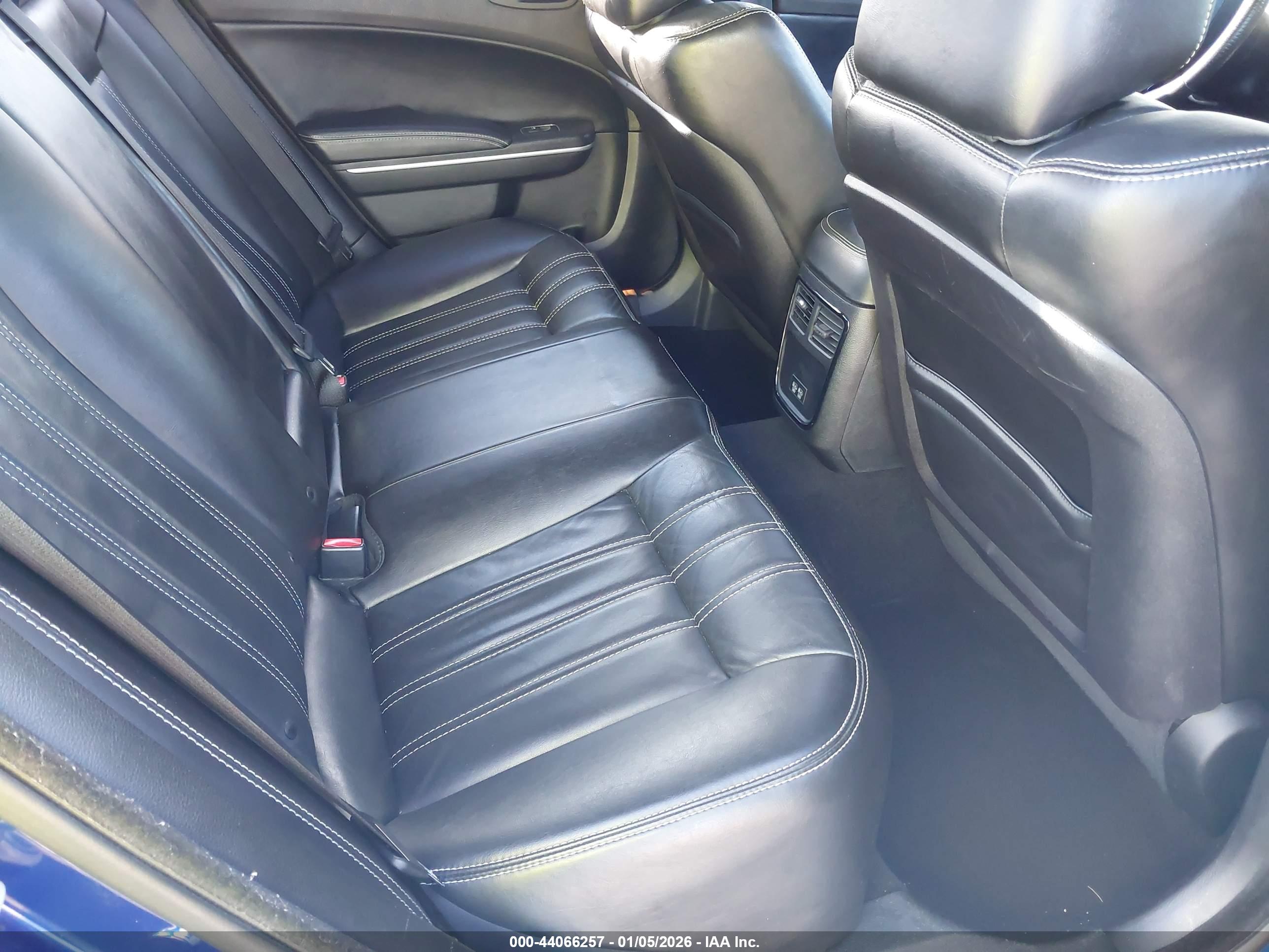 CHRYSLER 300 image 8