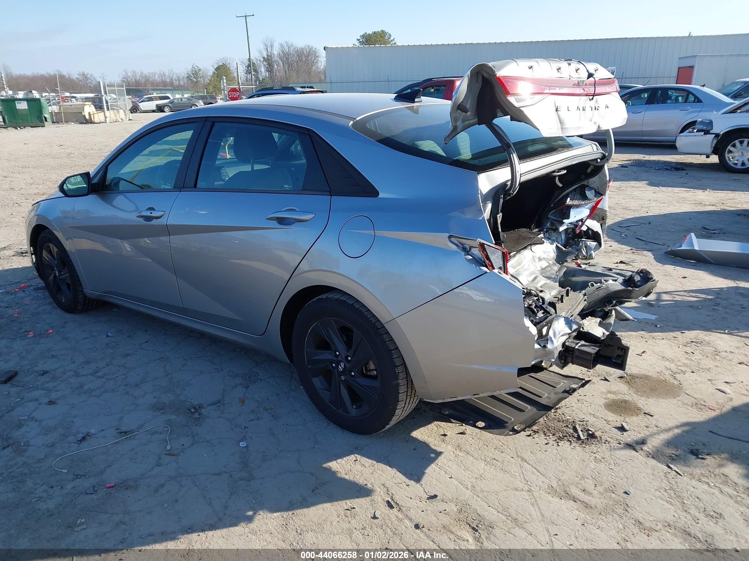 HYUNDAI ELANTRA image 3