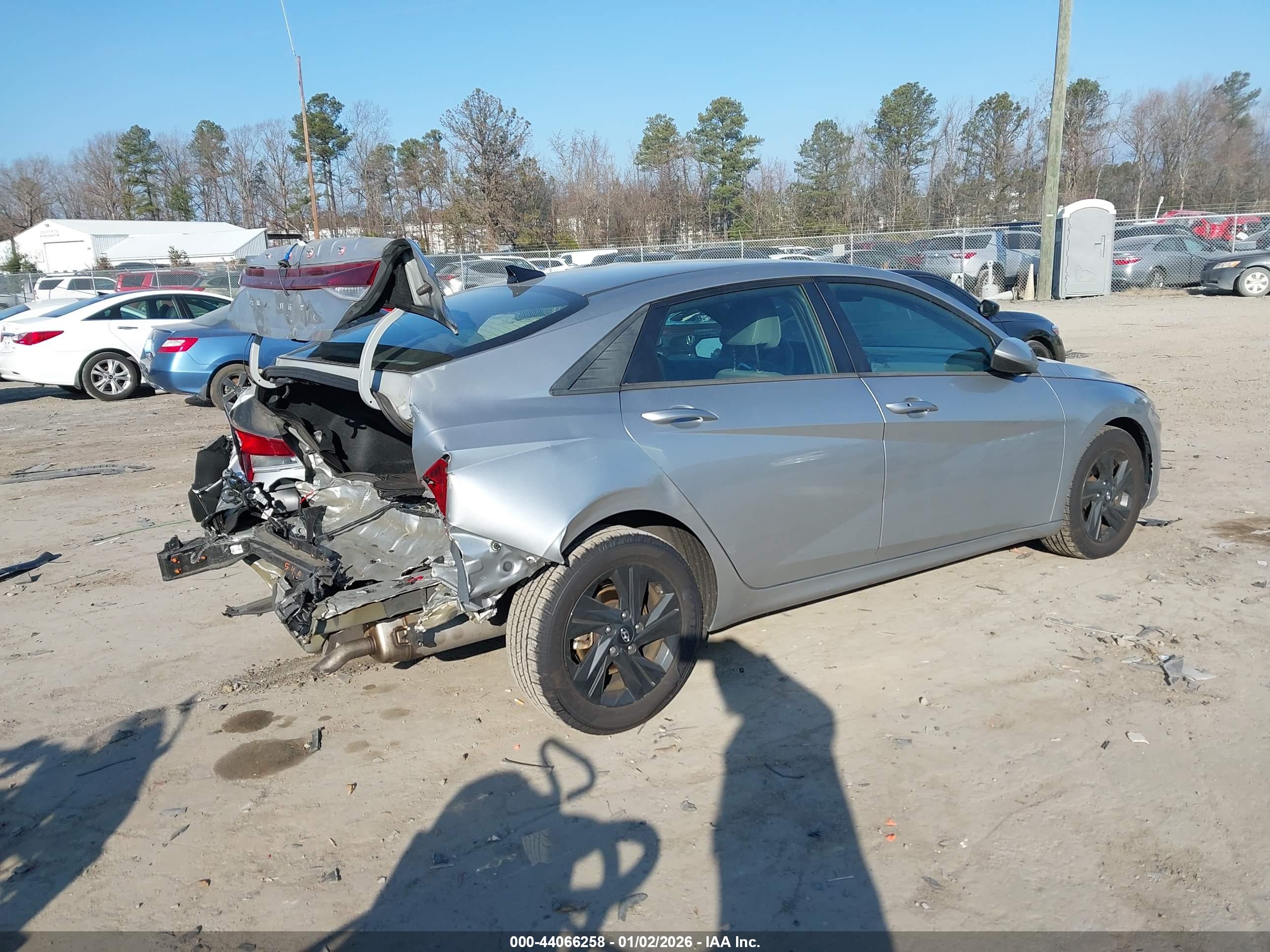 HYUNDAI ELANTRA image 4