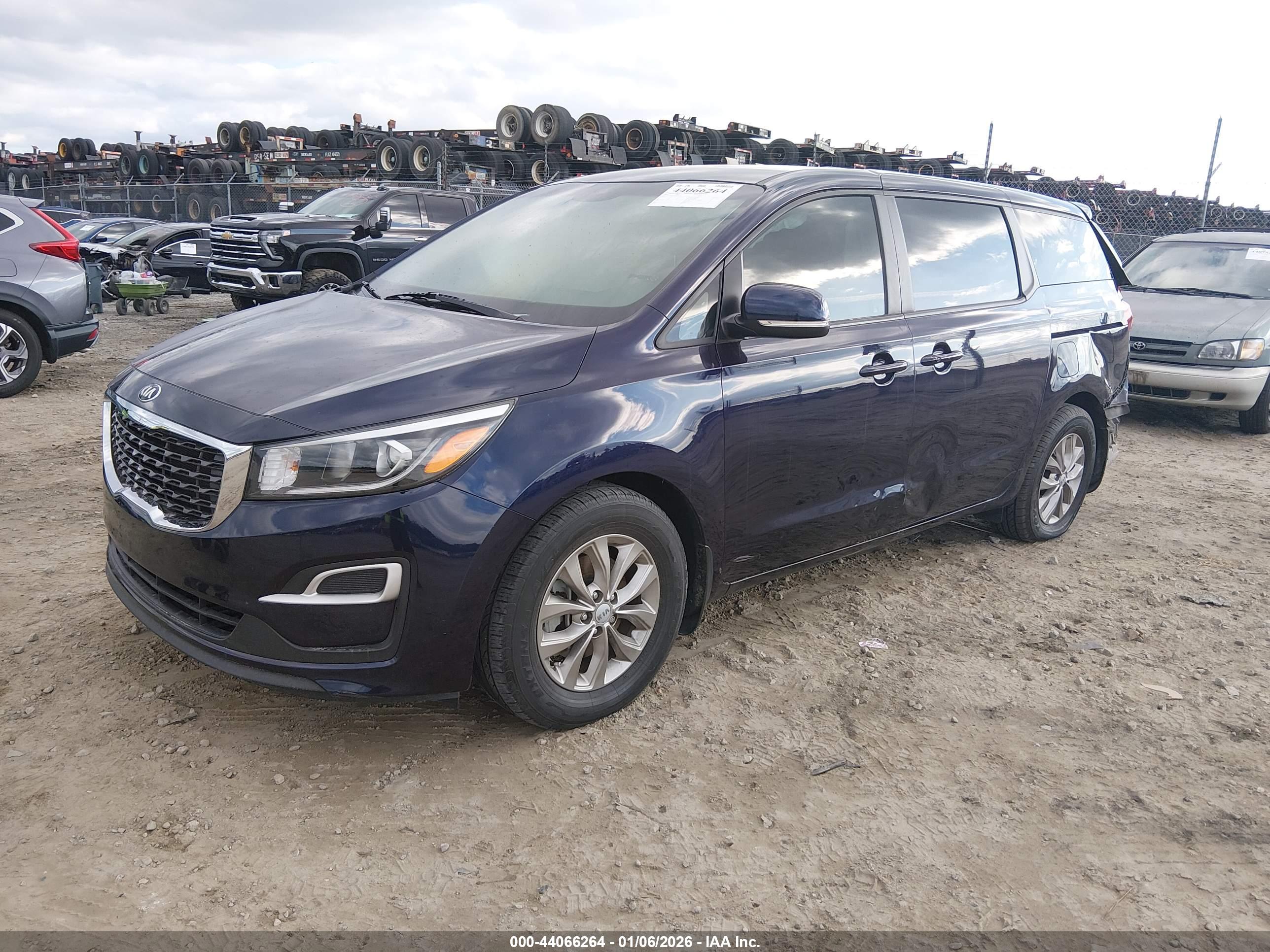 KIA SEDONA image 2