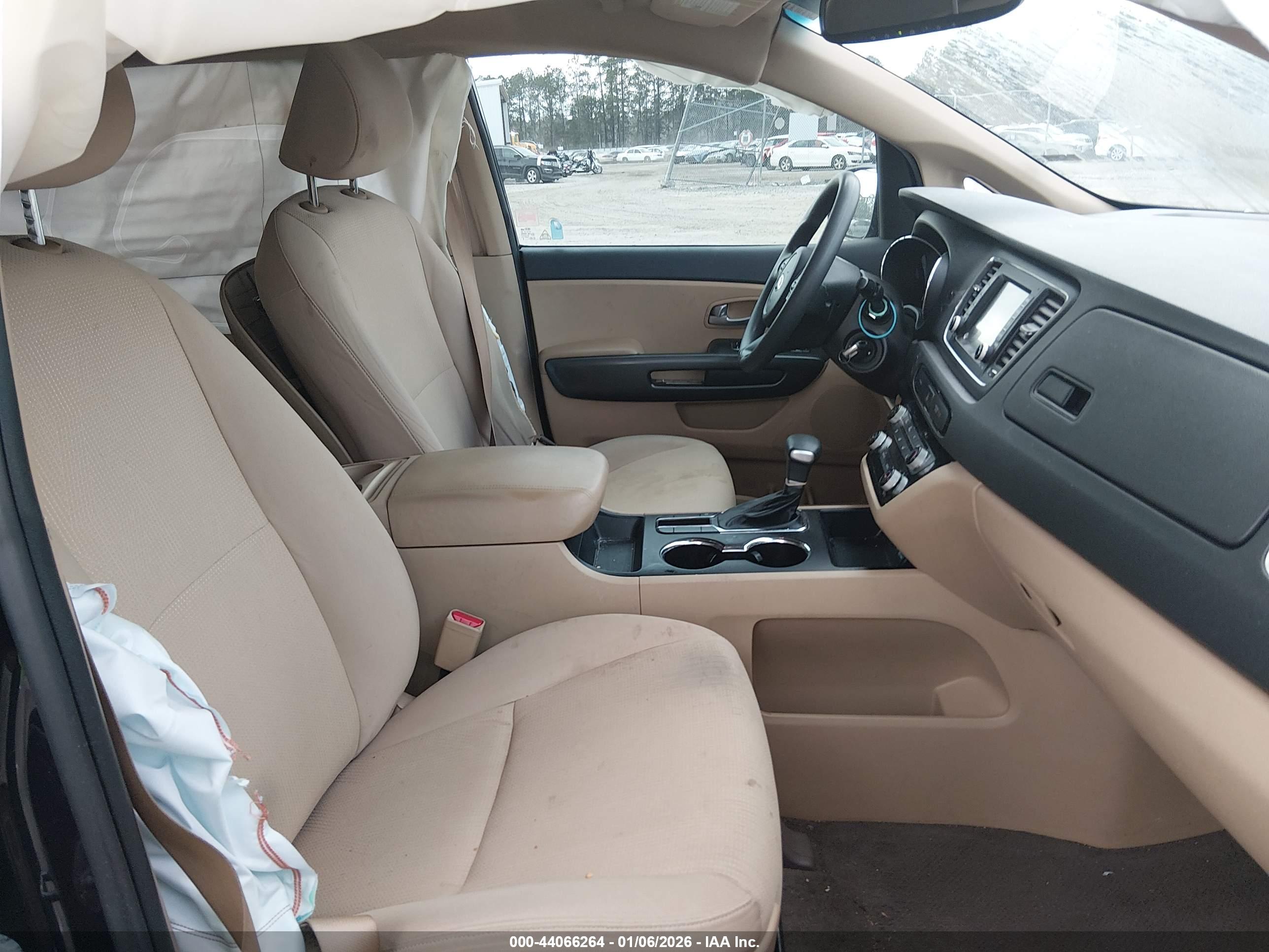 KIA SEDONA image 5