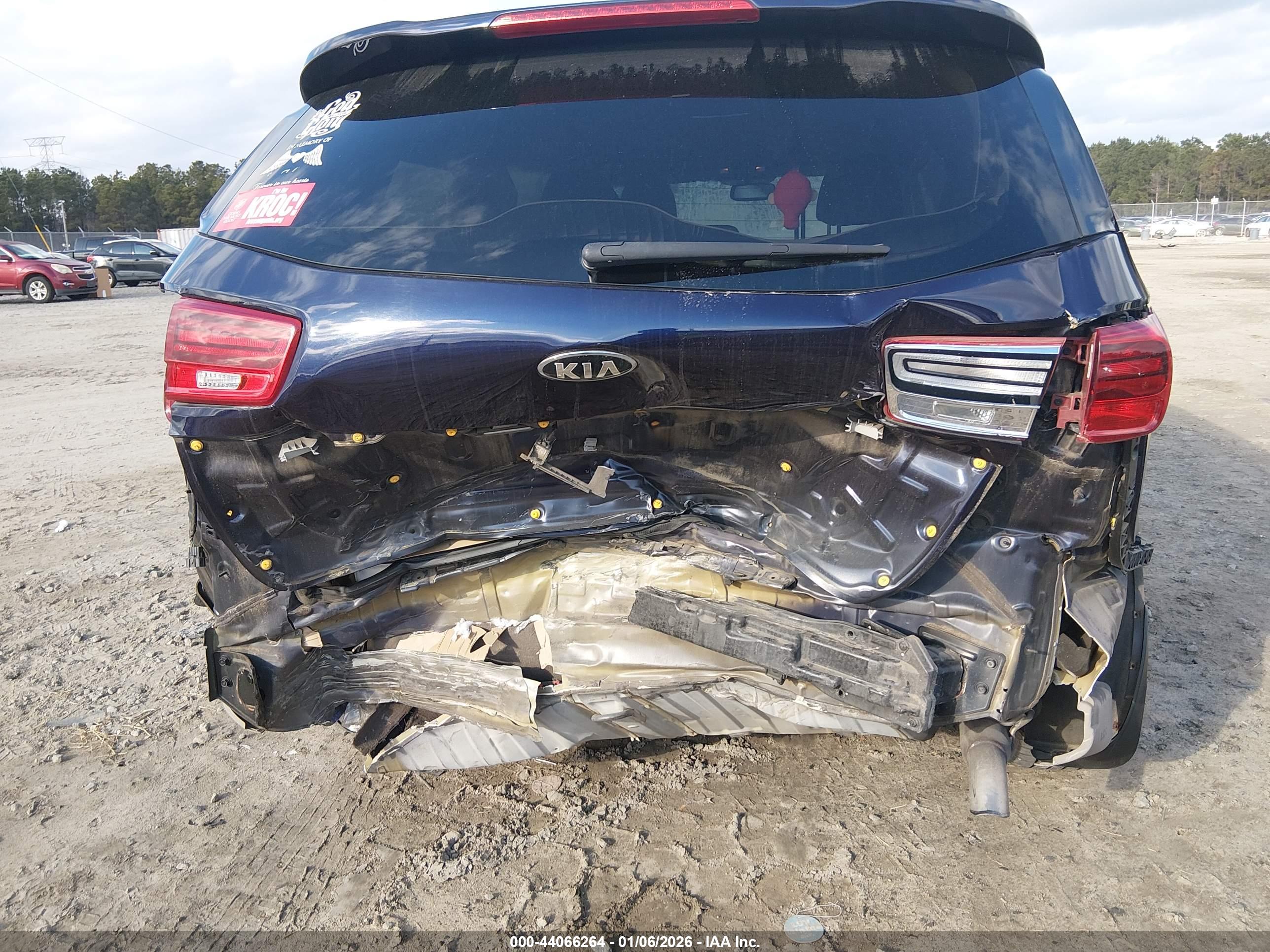 KIA SEDONA image 6