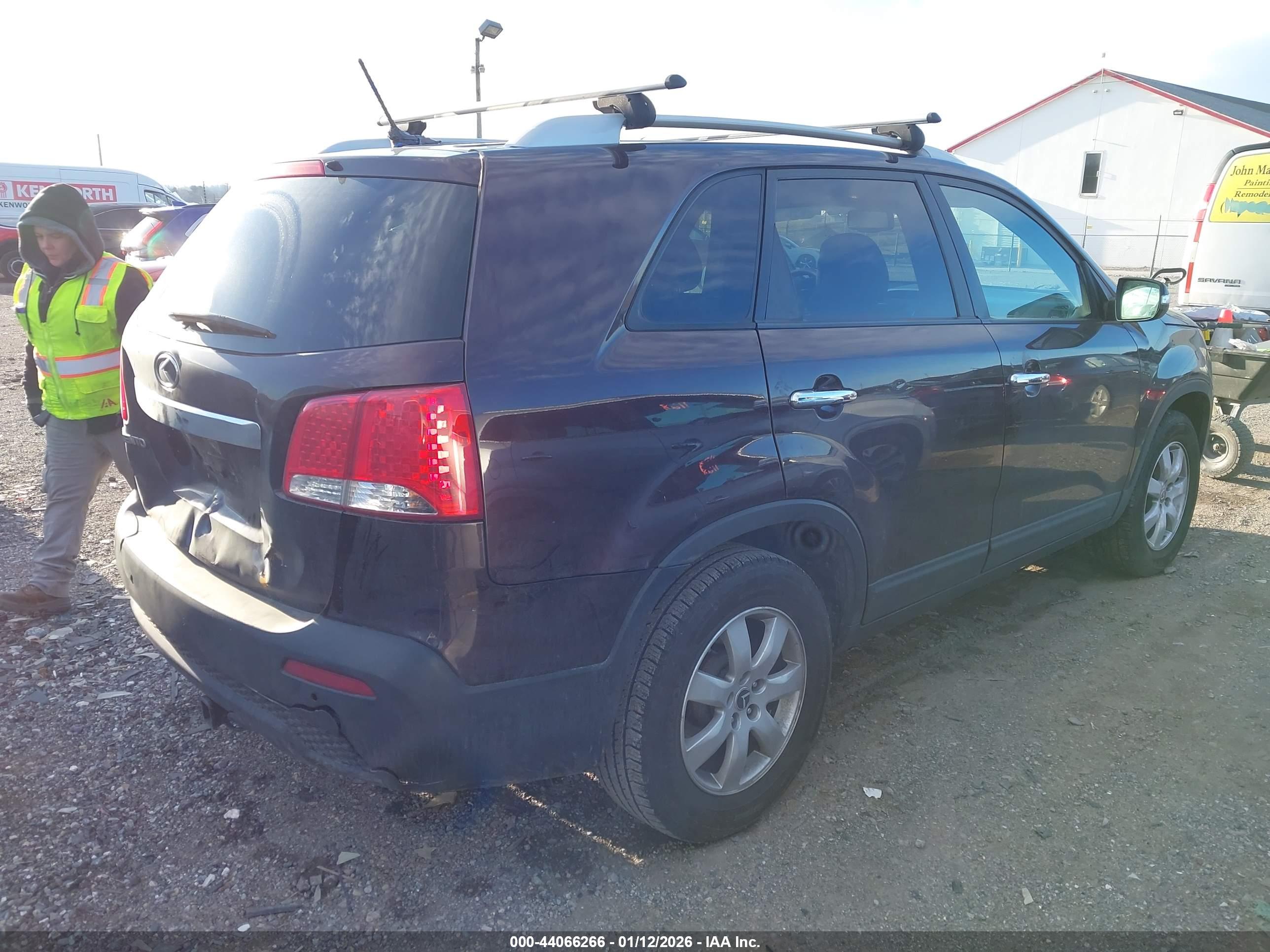 KIA SORENTO image 4