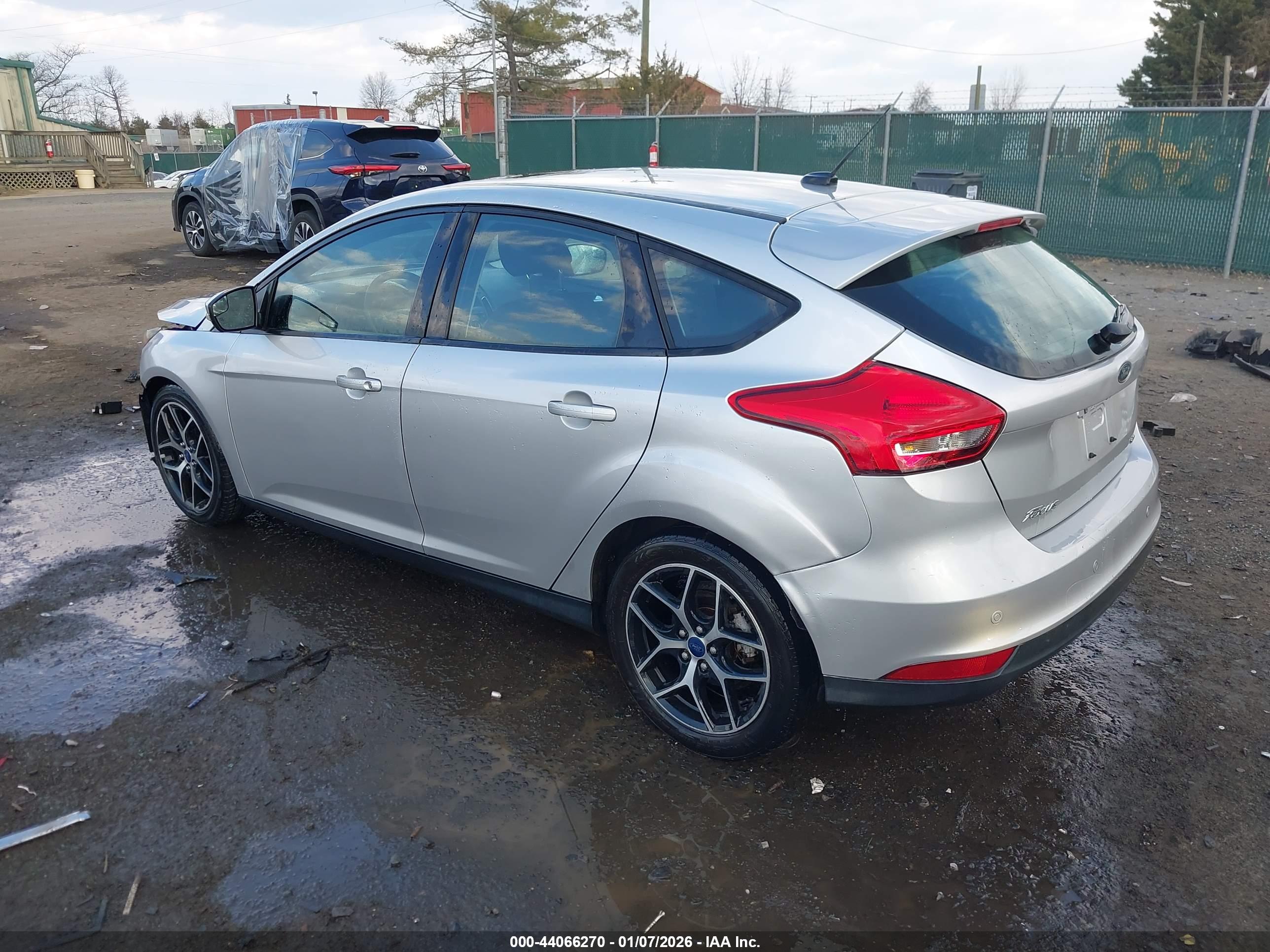 FORD FOCUS image 3
