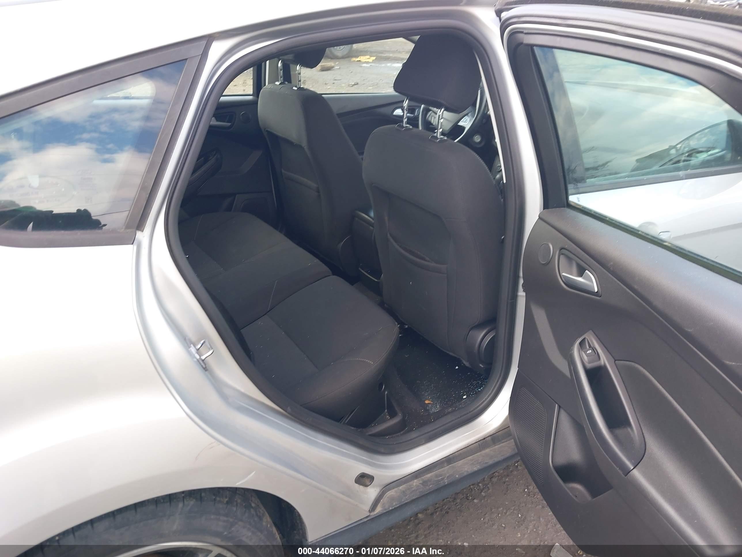 FORD FOCUS image 8