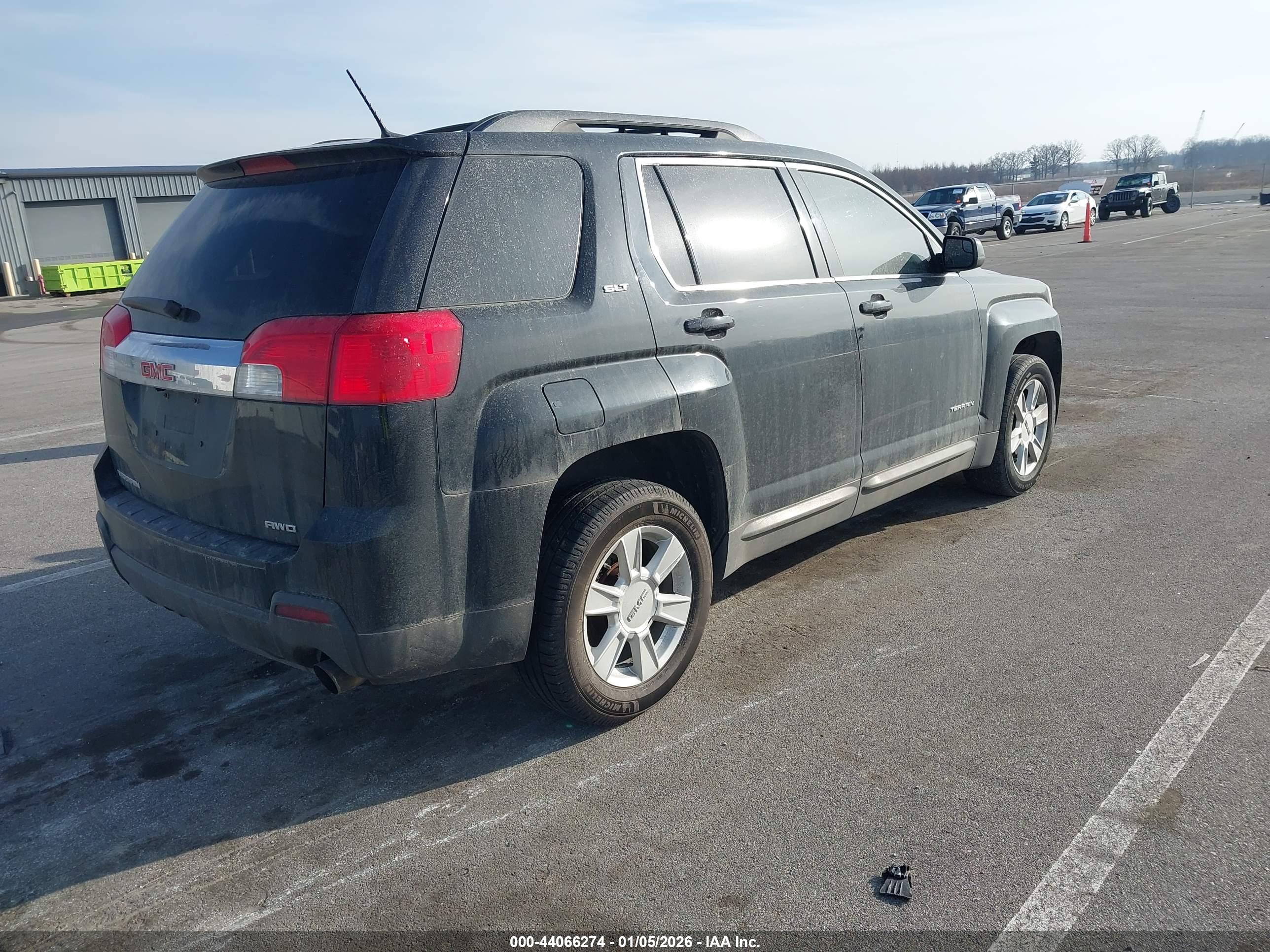 GMC TERRAIN image 4