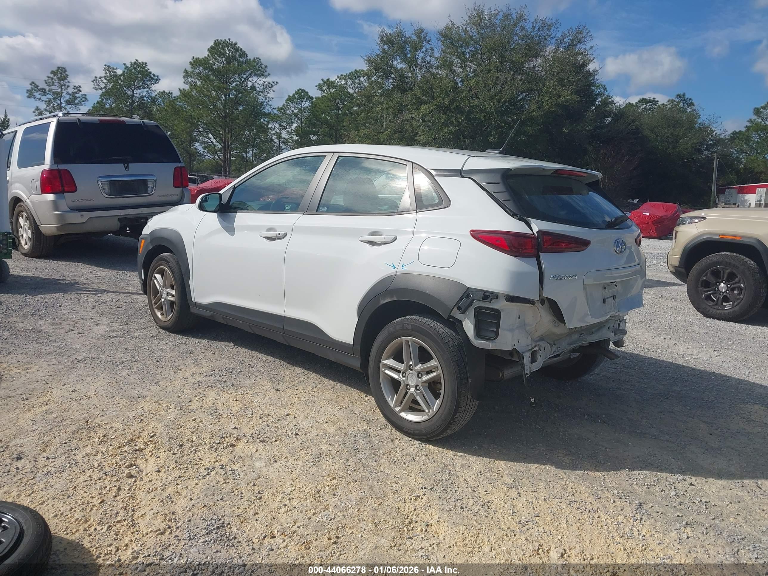 HYUNDAI KONA image 3