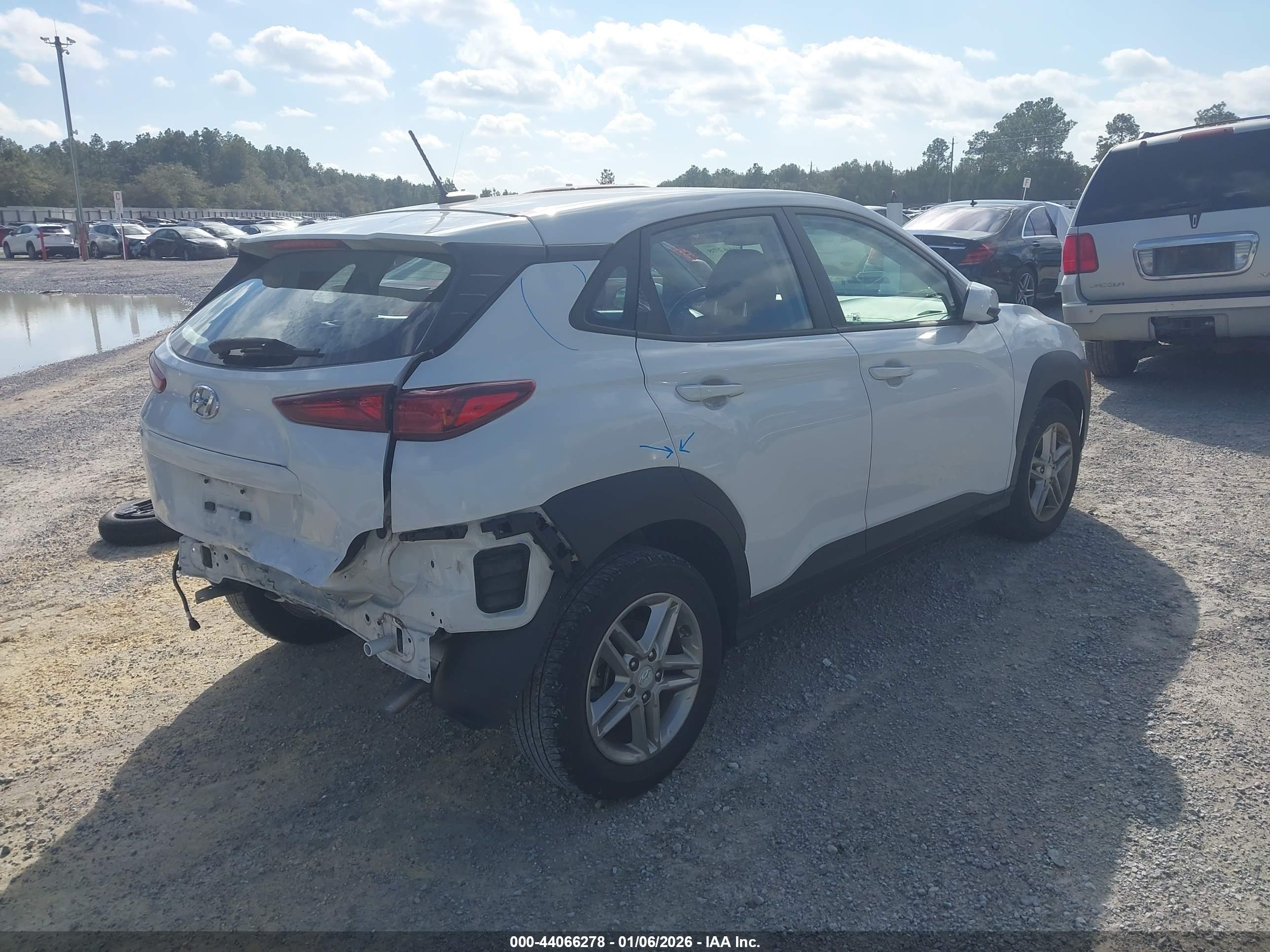 HYUNDAI KONA image 4