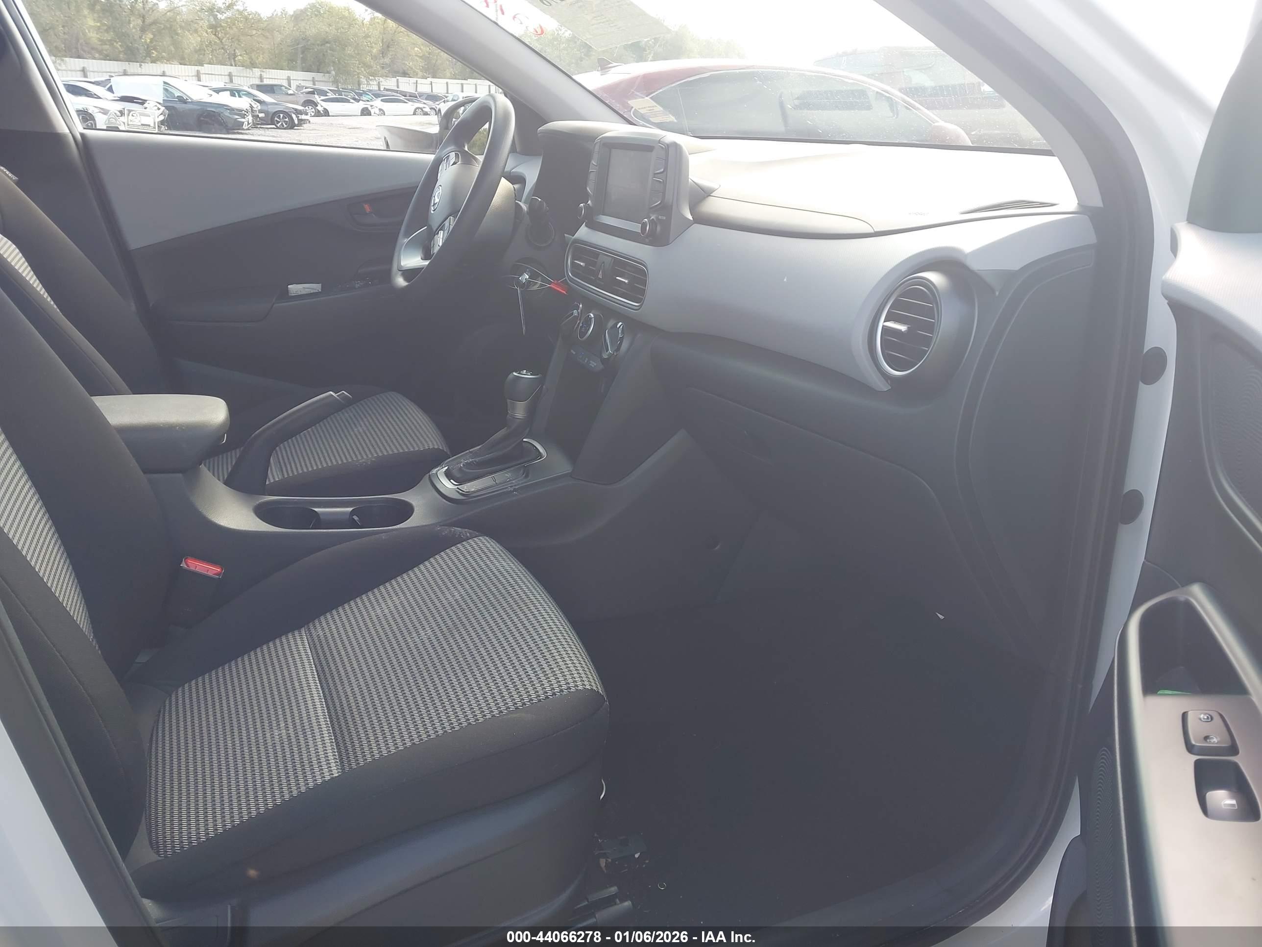HYUNDAI KONA image 5