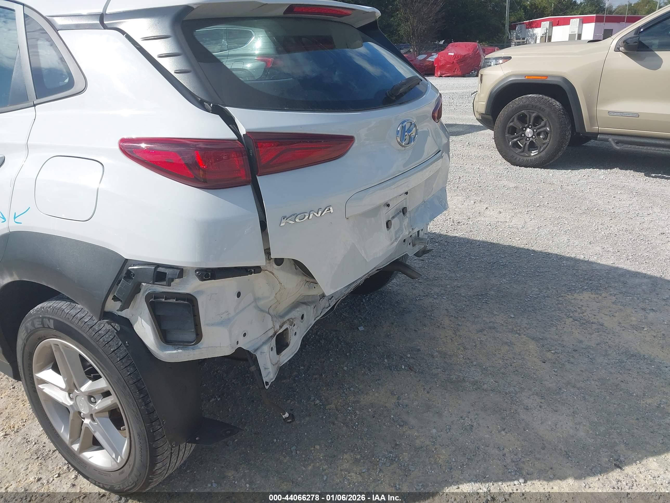 HYUNDAI KONA image 6