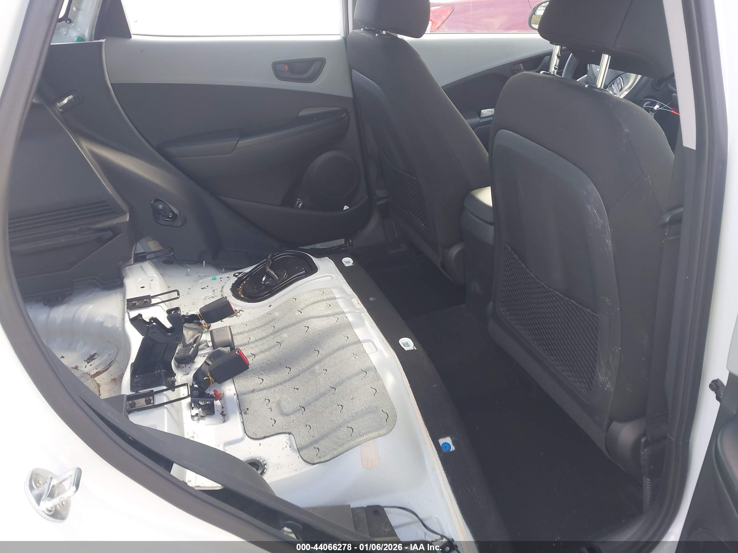 HYUNDAI KONA image 8
