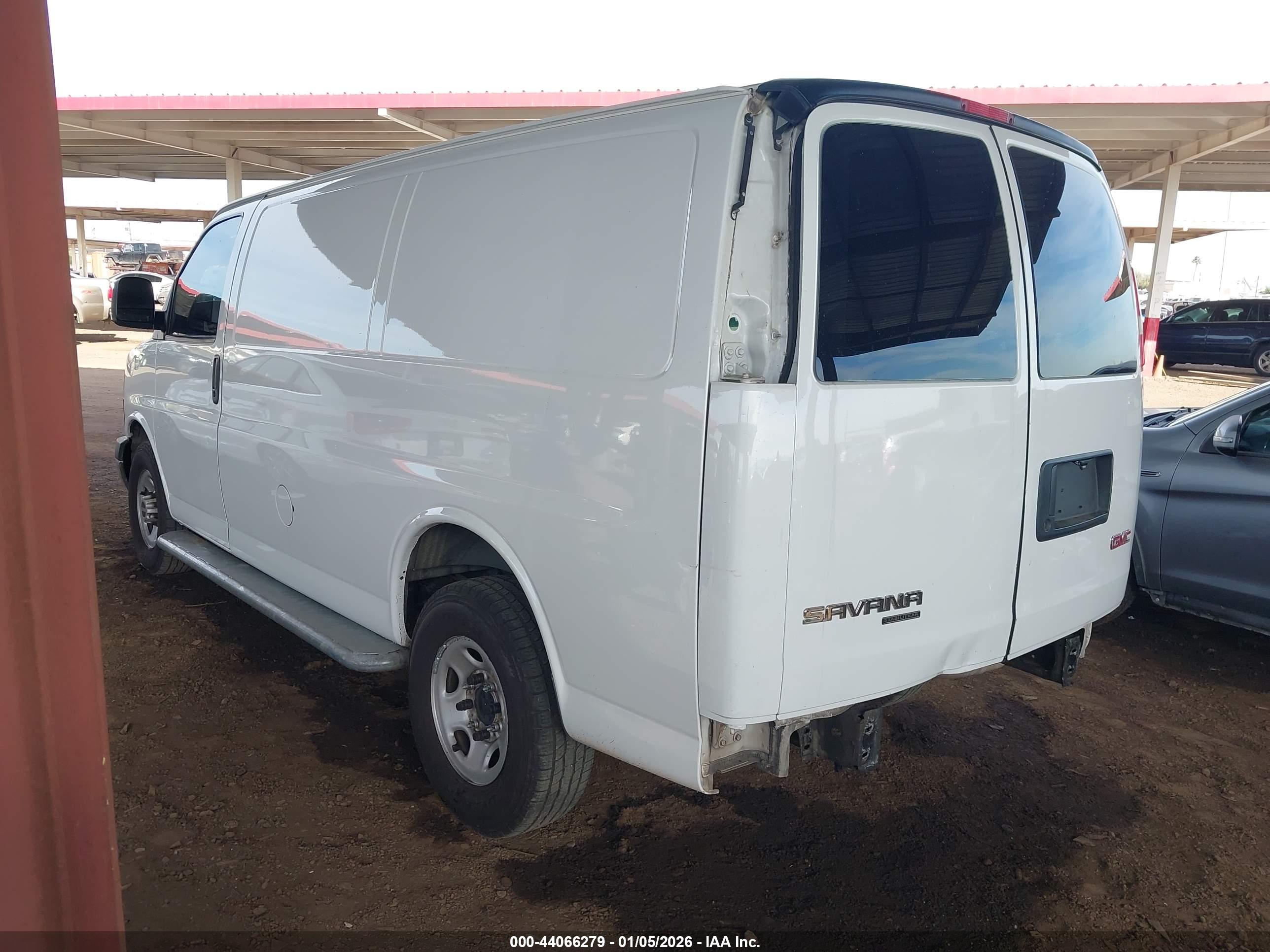 GMC SAVANA image 3