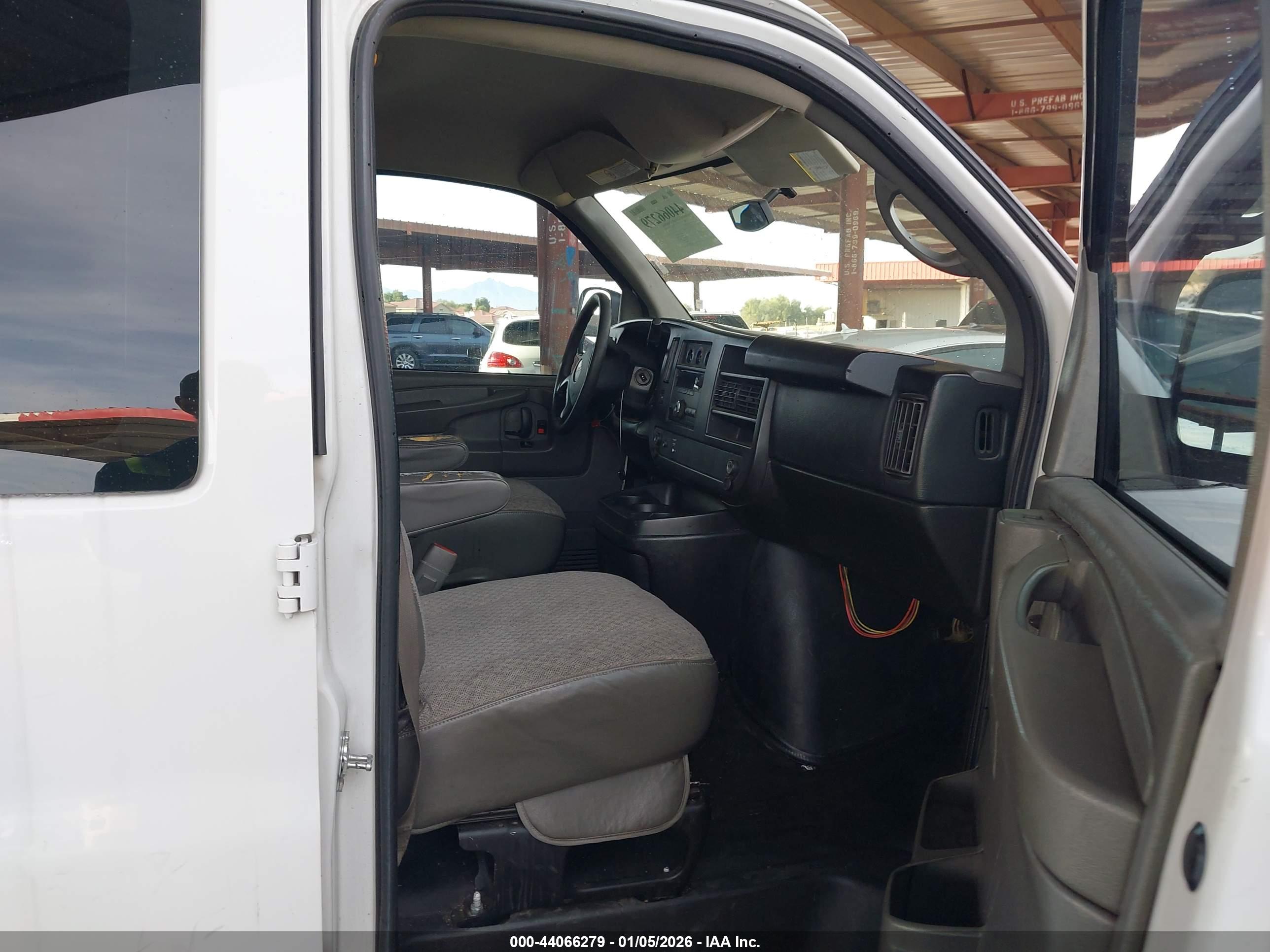 GMC SAVANA image 5