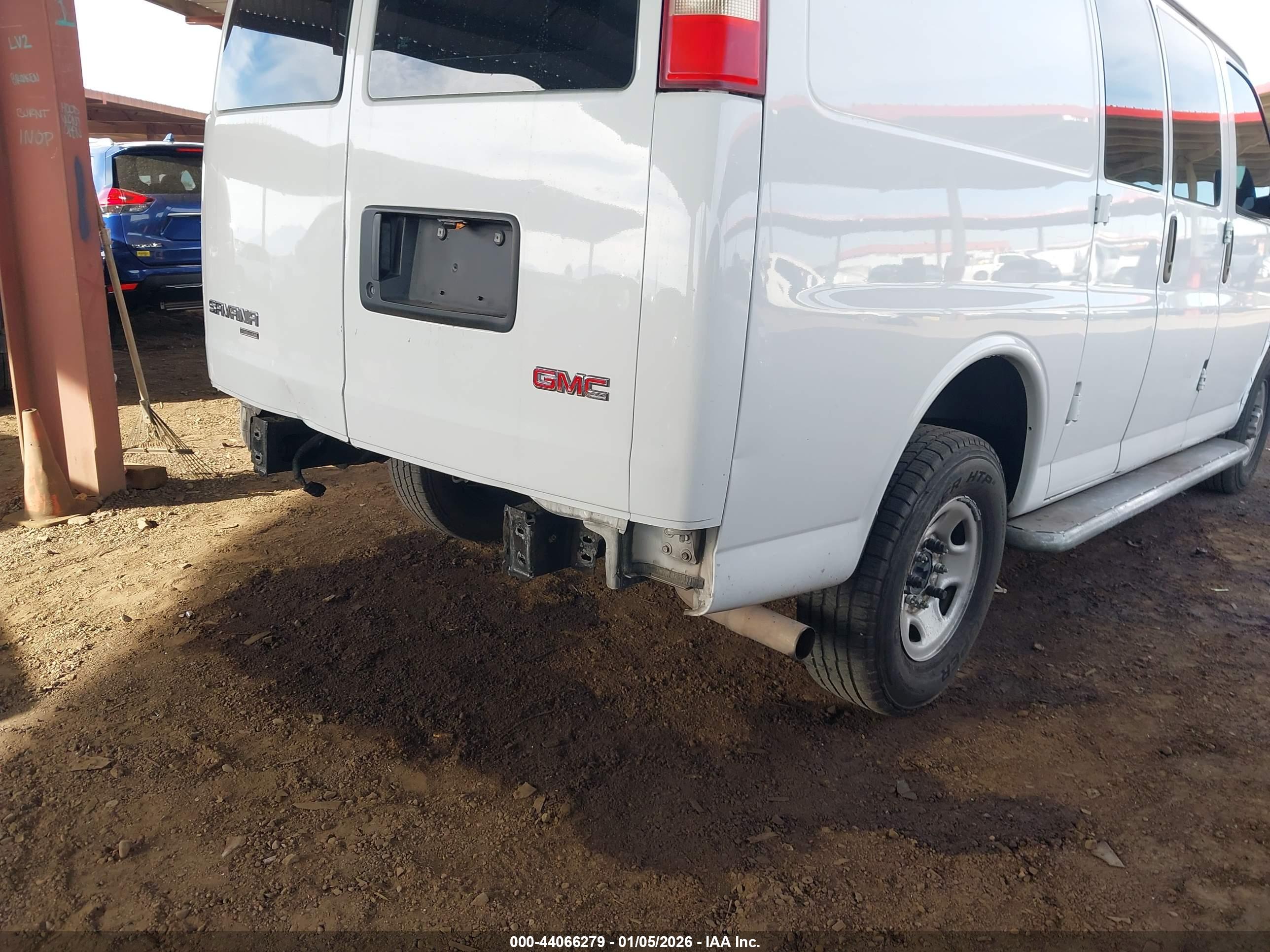 GMC SAVANA image 6