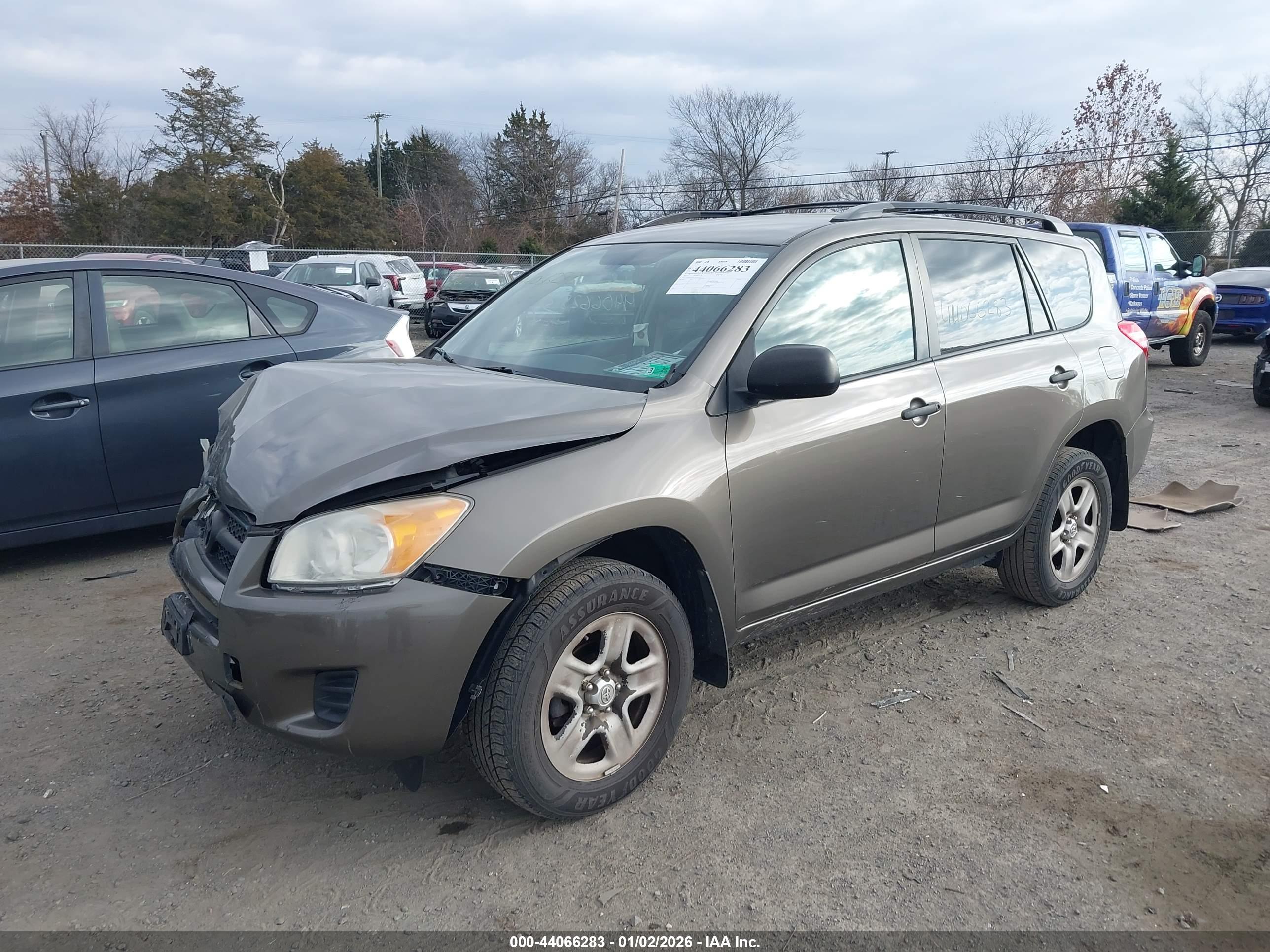 TOYOTA RAV4 image 2