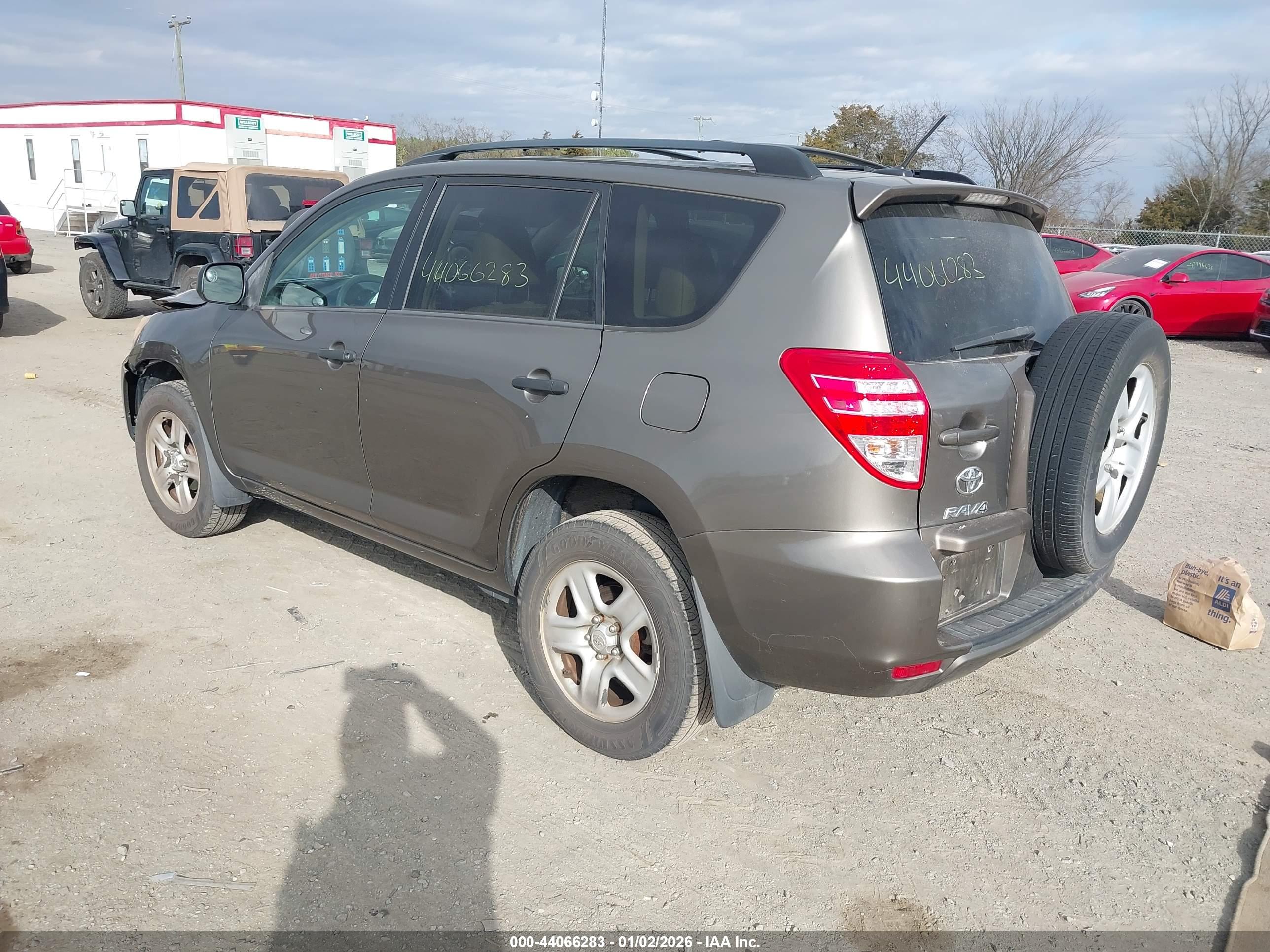 TOYOTA RAV4 image 3