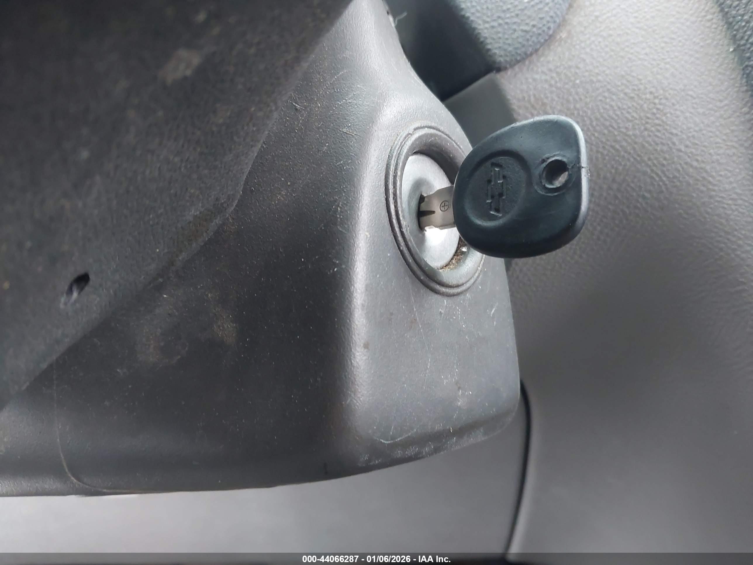 CHEVROLET HHR image 11