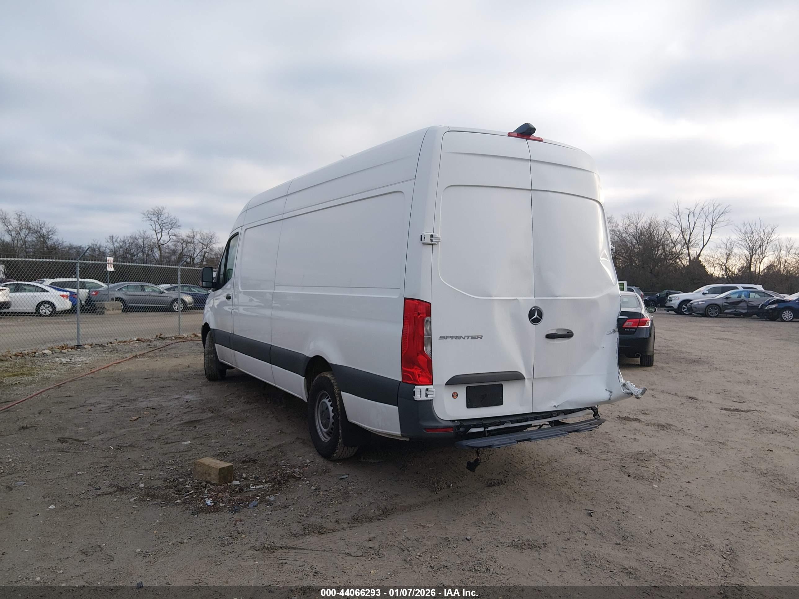 MERCEDES-BENZ SPRINTER image 3