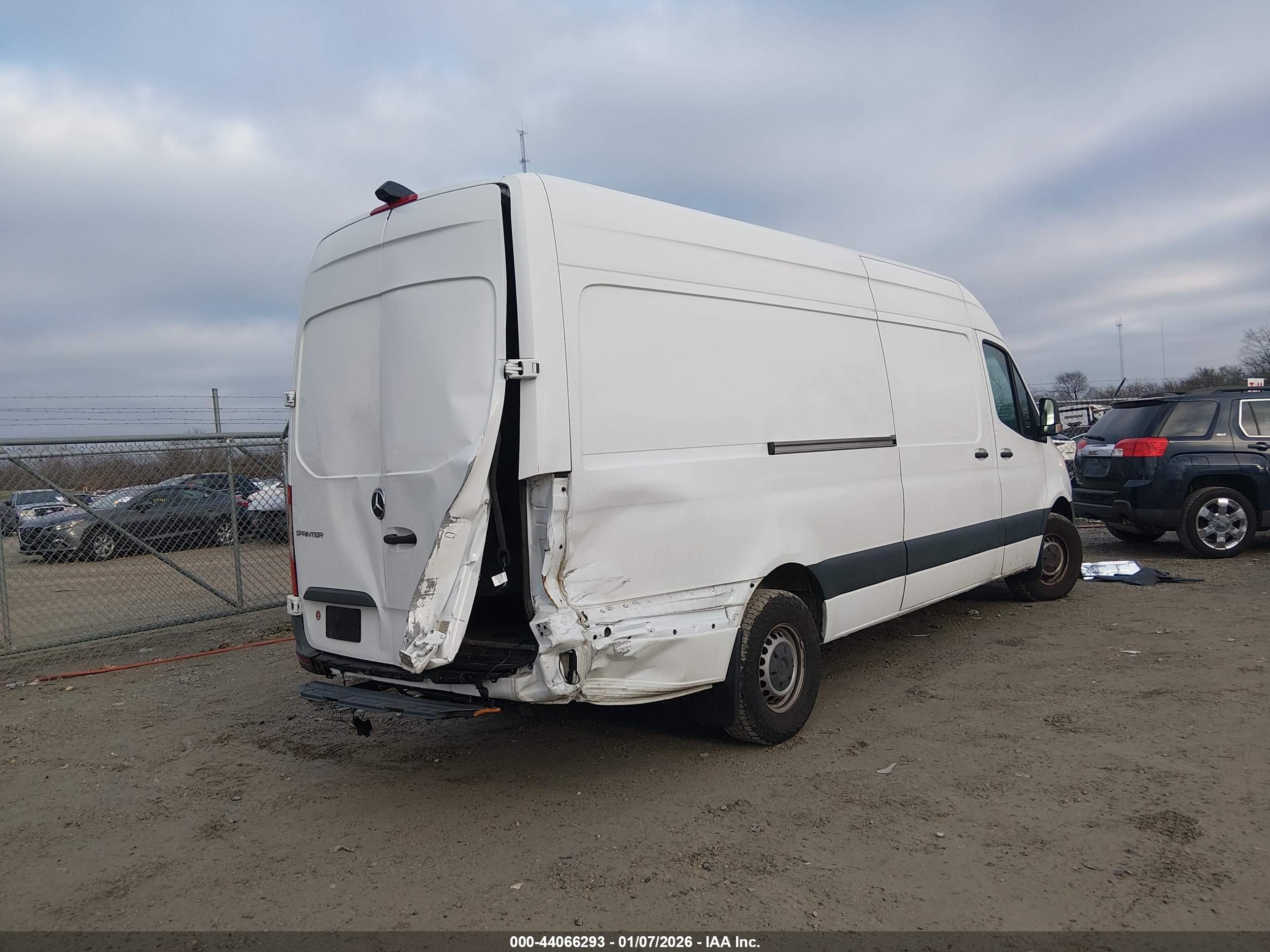 MERCEDES-BENZ SPRINTER image 4