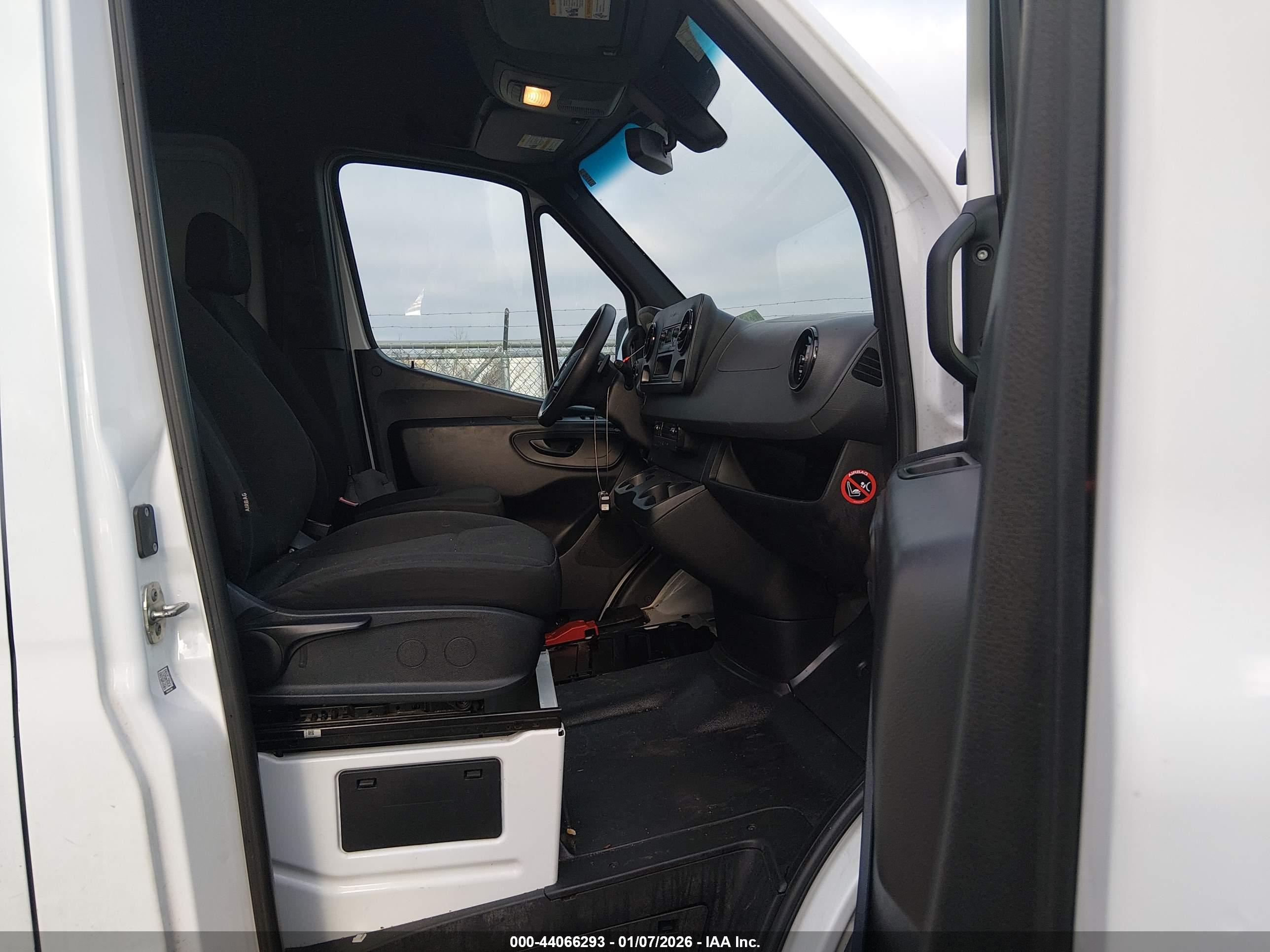 MERCEDES-BENZ SPRINTER image 5