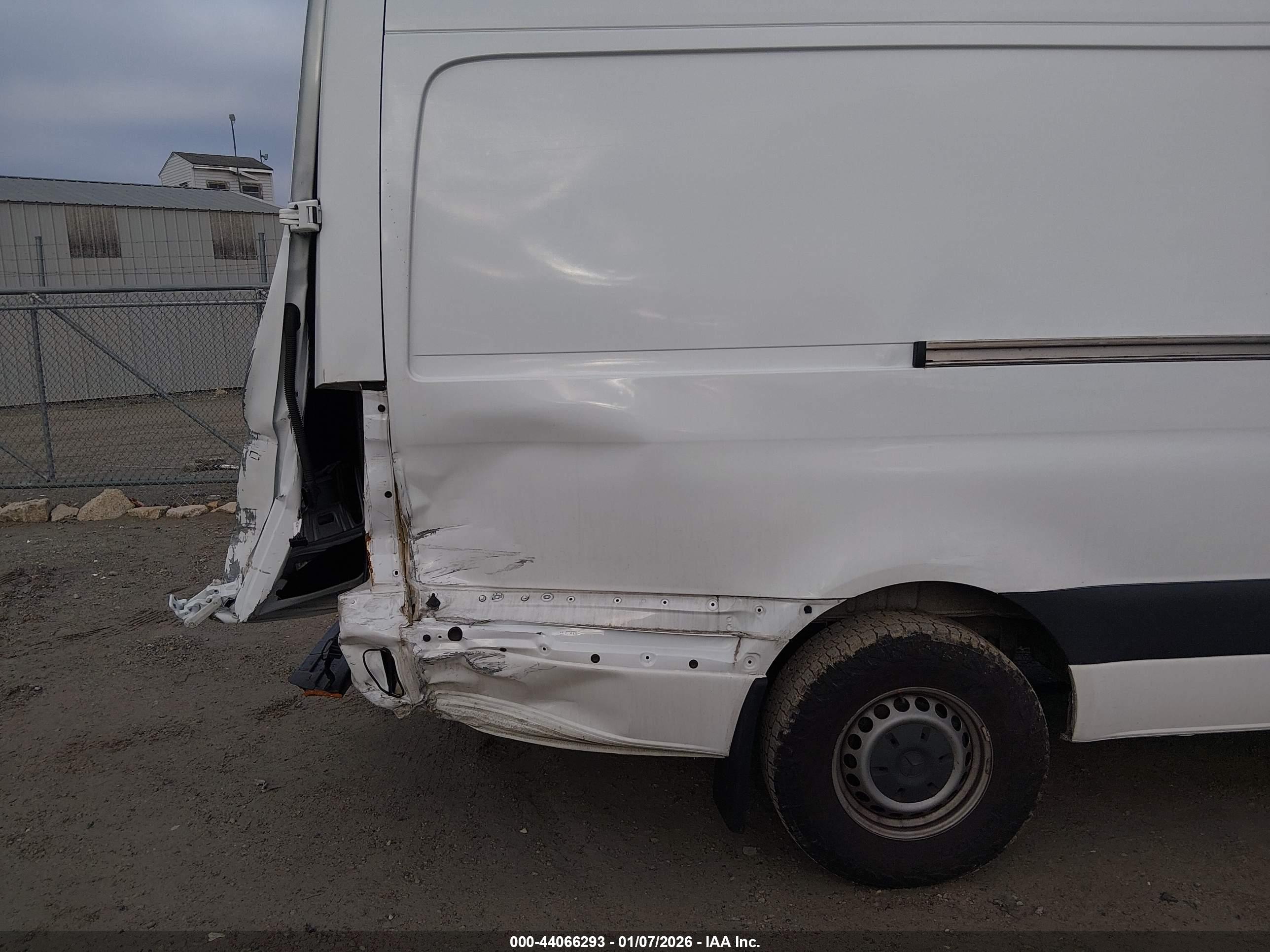 MERCEDES-BENZ SPRINTER image 6