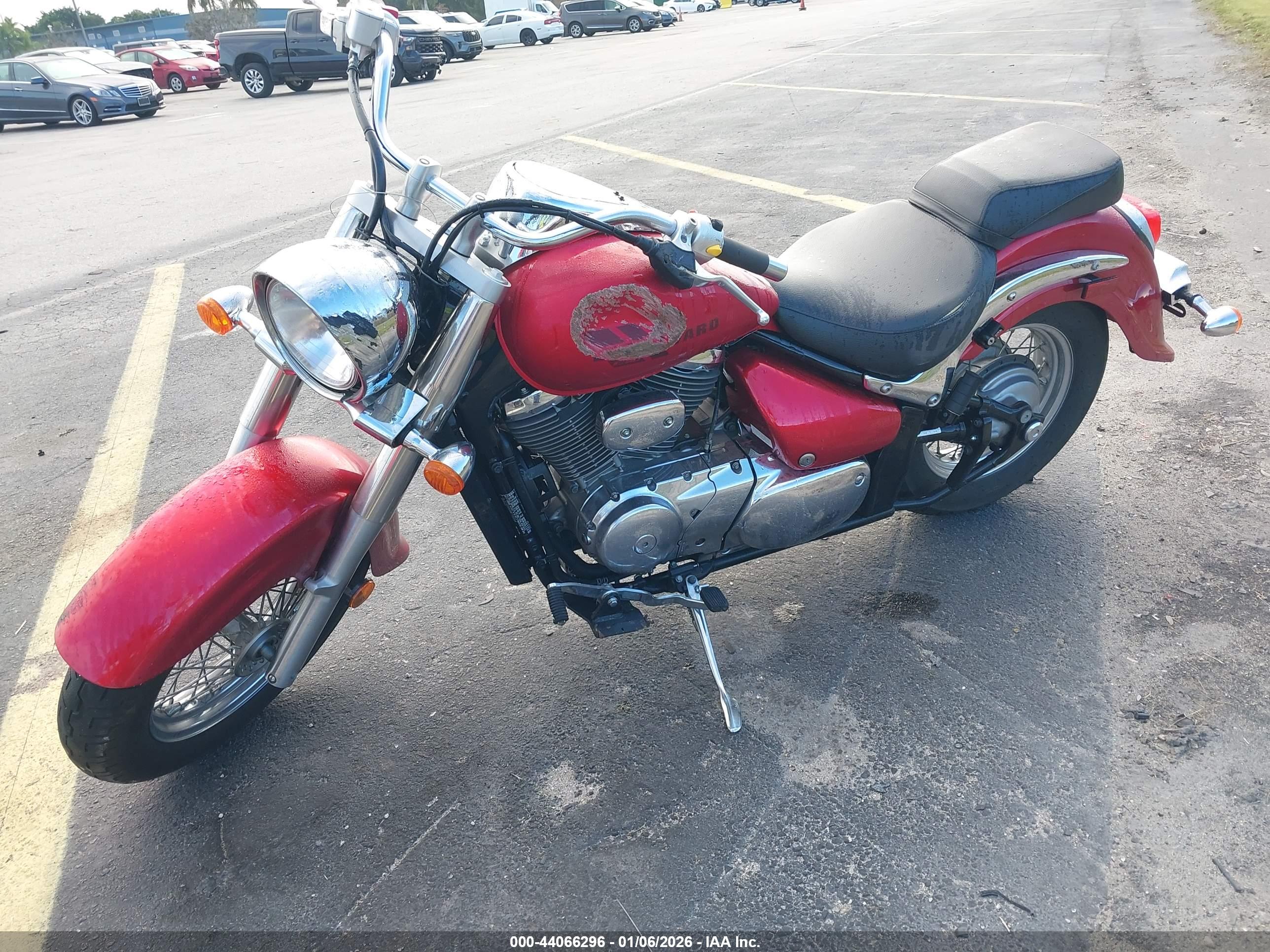 SUZUKI VL800 image 2